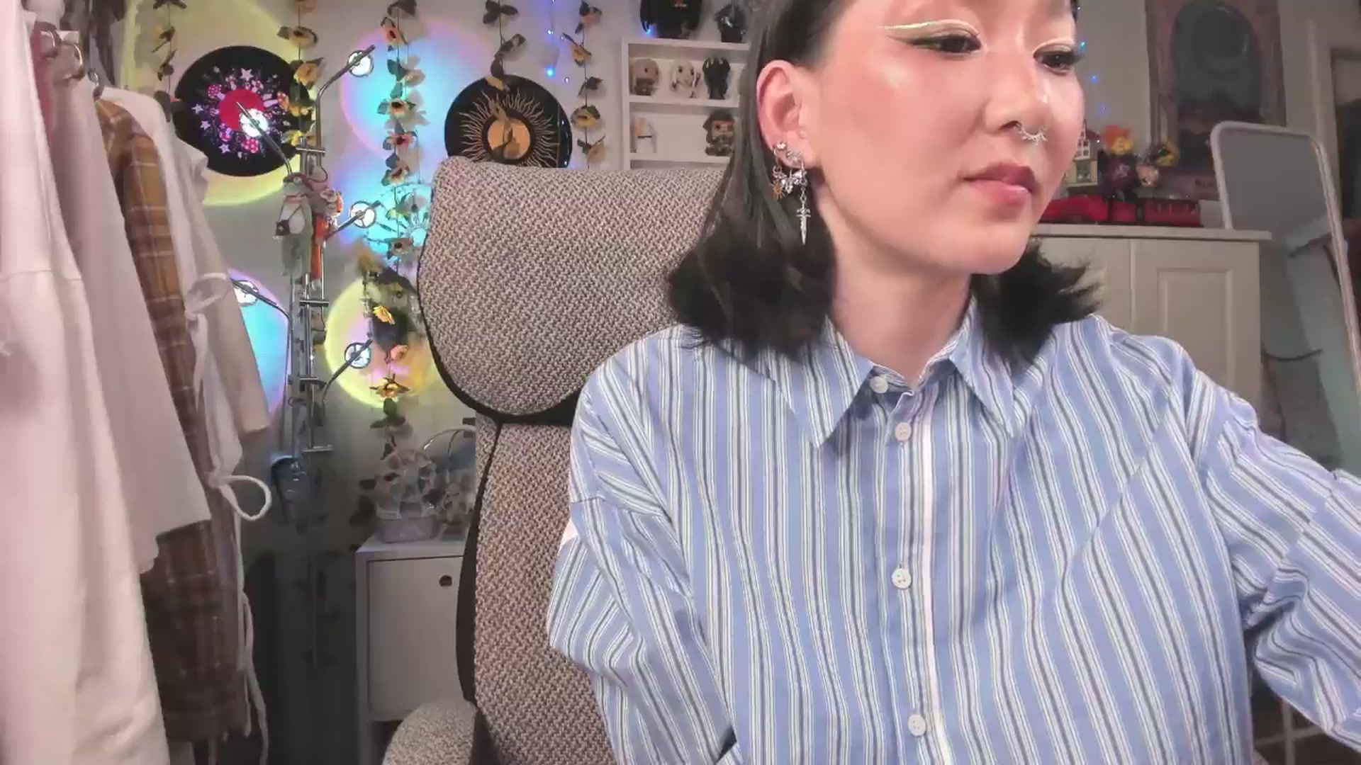 Gallery image thumbnail from KellyAsian's myfreecams stream on, 04/11/2025, 09:52 image 6 of 20