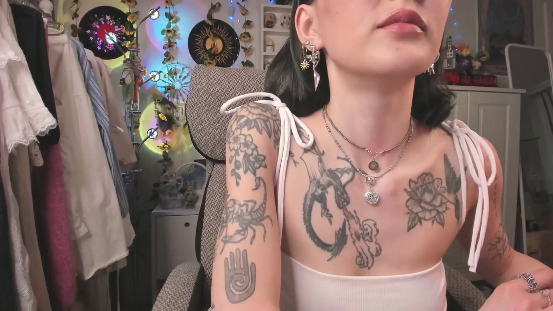 Gallery image thumbnail from KellyAsian's myfreecams stream on, 04/14/2025, 09:17 image 2 of 20