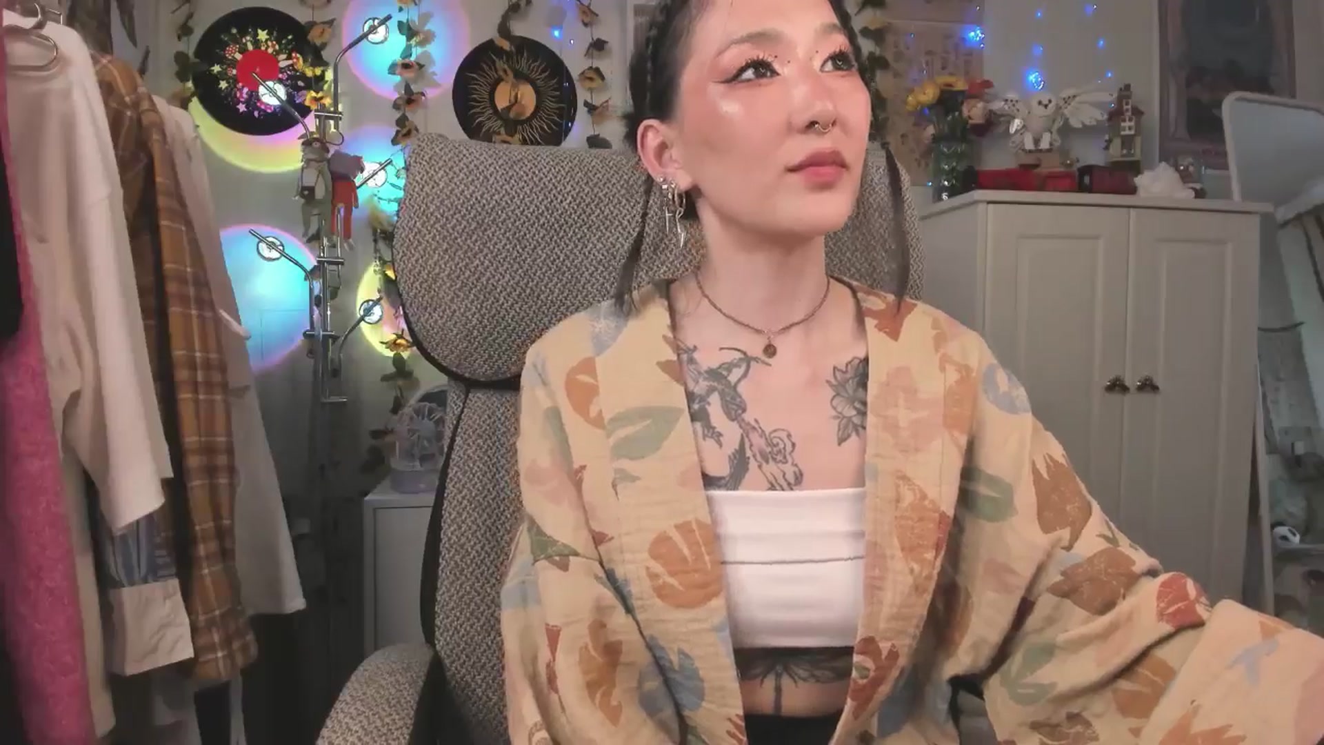 Gallery image thumbnail from KellyAsian's myfreecams stream on, 04/18/2025, 09:02 image 13 of 20
