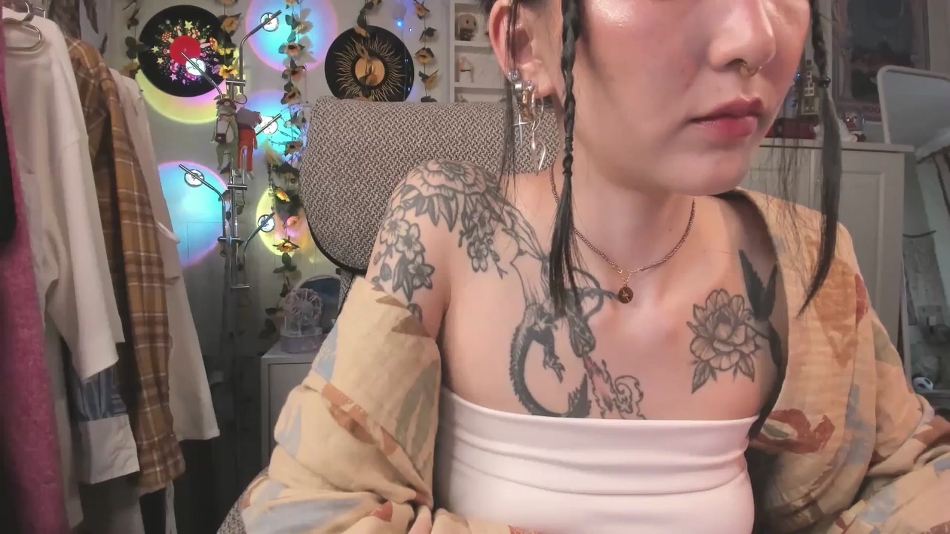 Gallery image thumbnail from KellyAsian's myfreecams stream on, 04/18/2025, 09:02 image 19 of 20