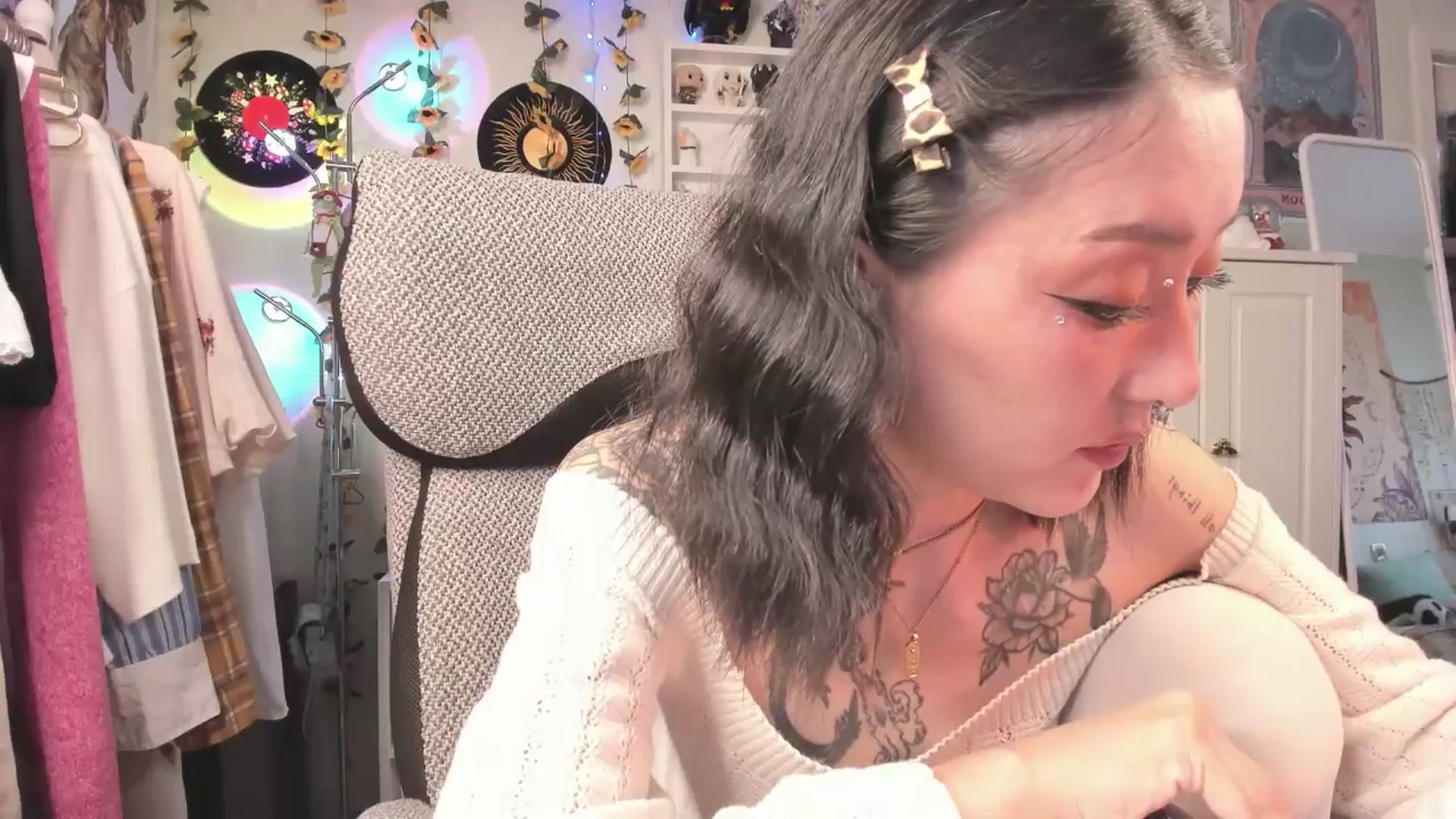 Gallery image thumbnail from KellyAsian's myfreecams stream on, 04/22/2025, 09:16 image 4 of 20