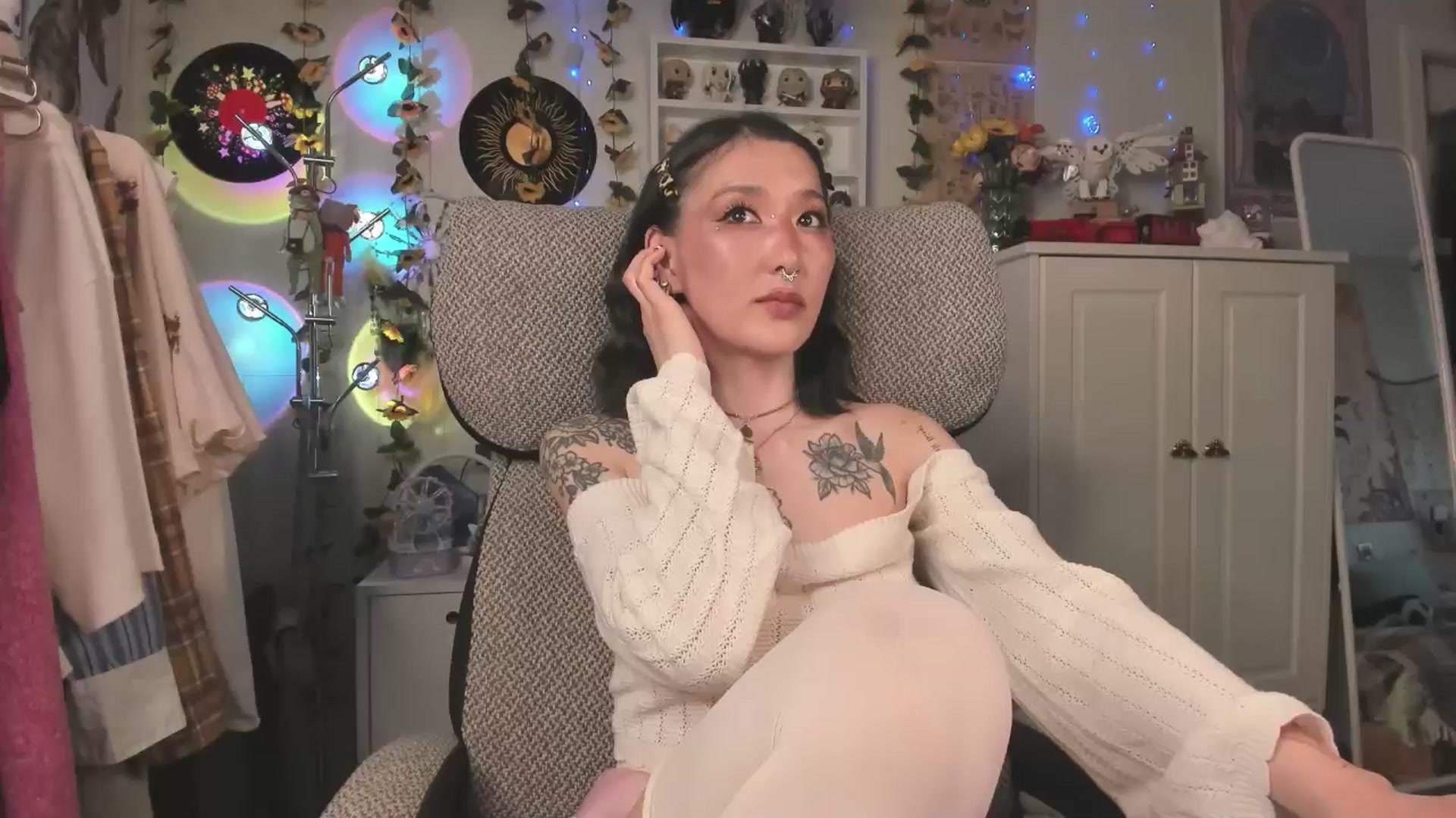 Gallery image thumbnail from KellyAsian's myfreecams stream on, 04/22/2025, 09:16 image 14 of 20