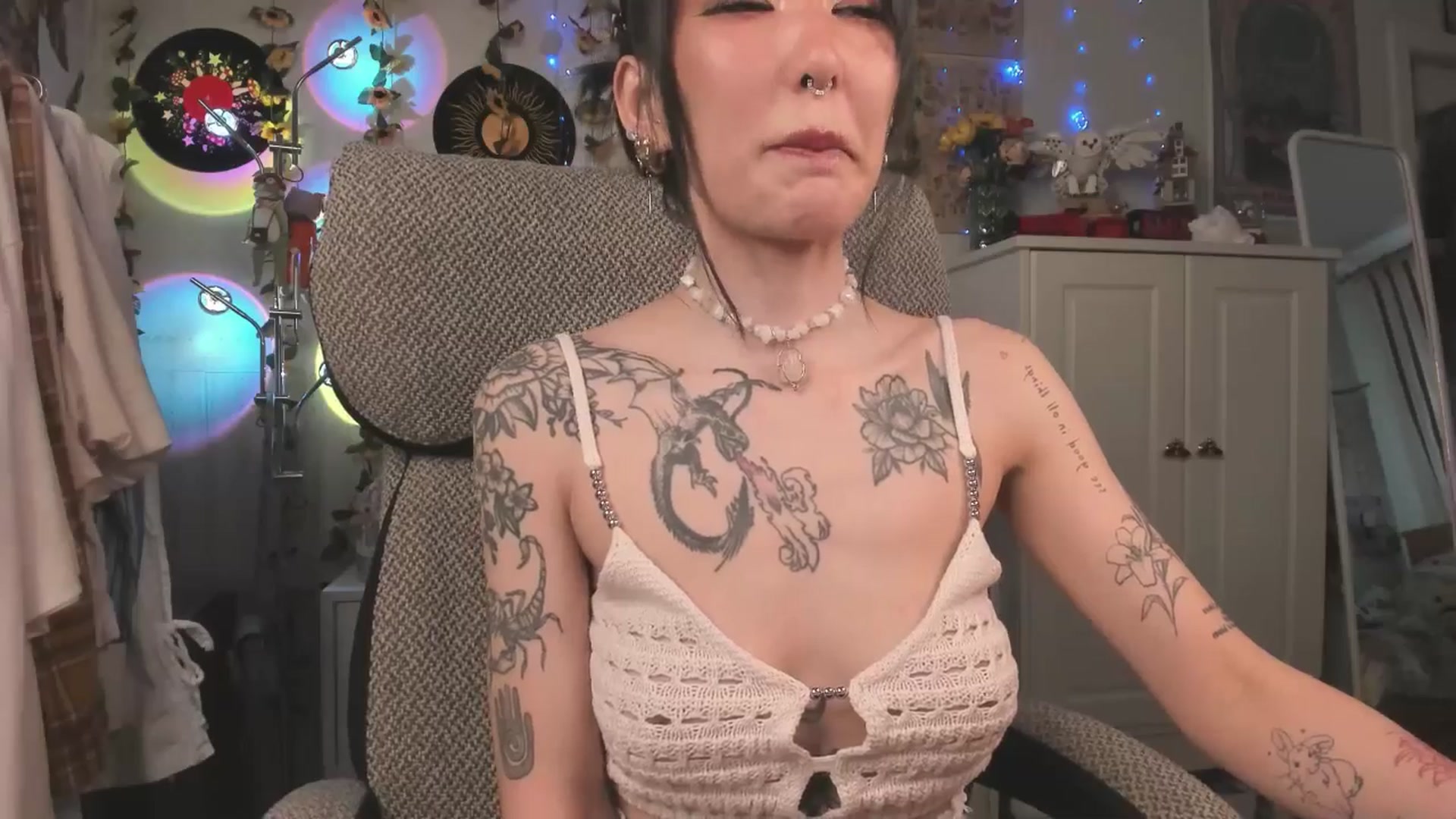 Gallery image thumbnail from KellyAsian's myfreecams stream on, 04/24/2025, 09:25 image 18 of 20