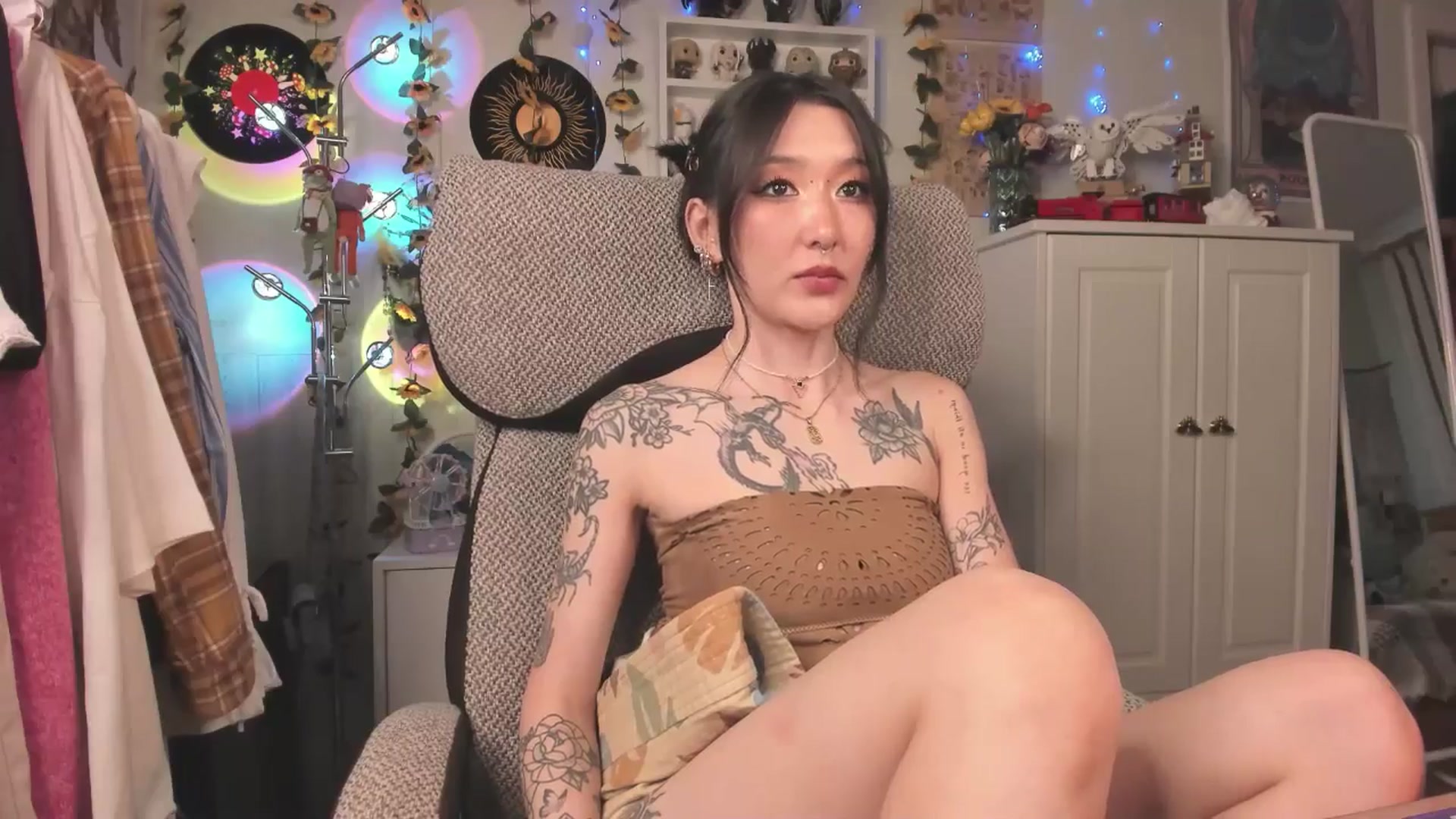 Gallery image thumbnail from KellyAsian's myfreecams stream on, 04/25/2025, 09:48 image 13 of 20