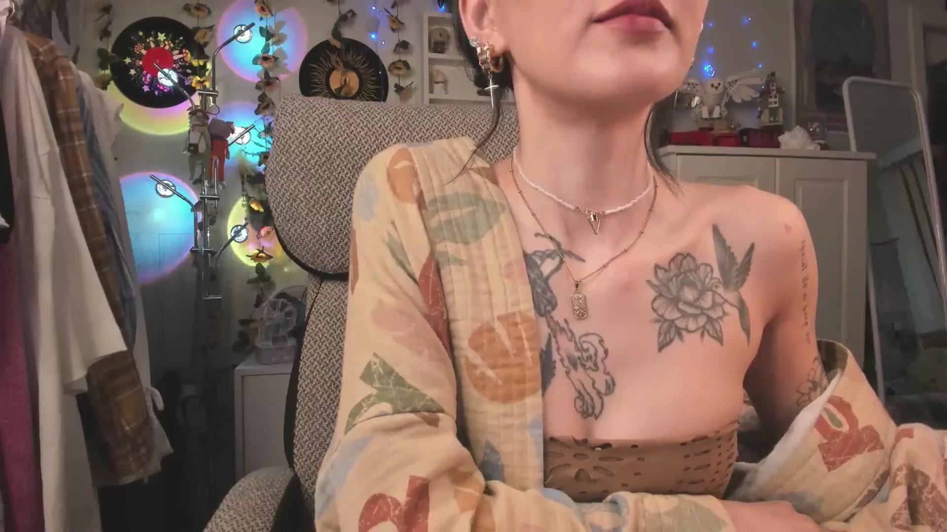 Gallery image thumbnail from KellyAsian's myfreecams stream on, 04/25/2025, 09:48 image 5 of 20