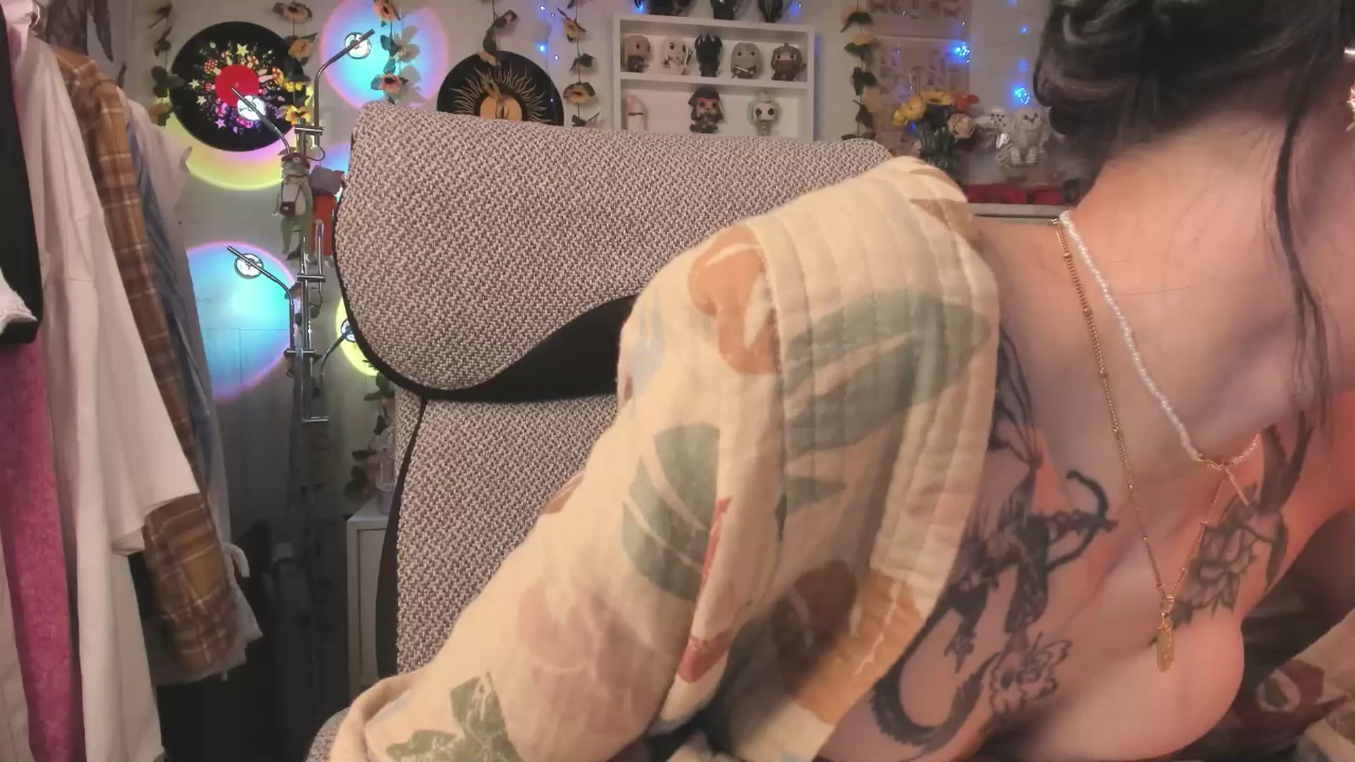 Gallery image thumbnail from KellyAsian's myfreecams stream on, 04/25/2025, 09:48 image 8 of 20