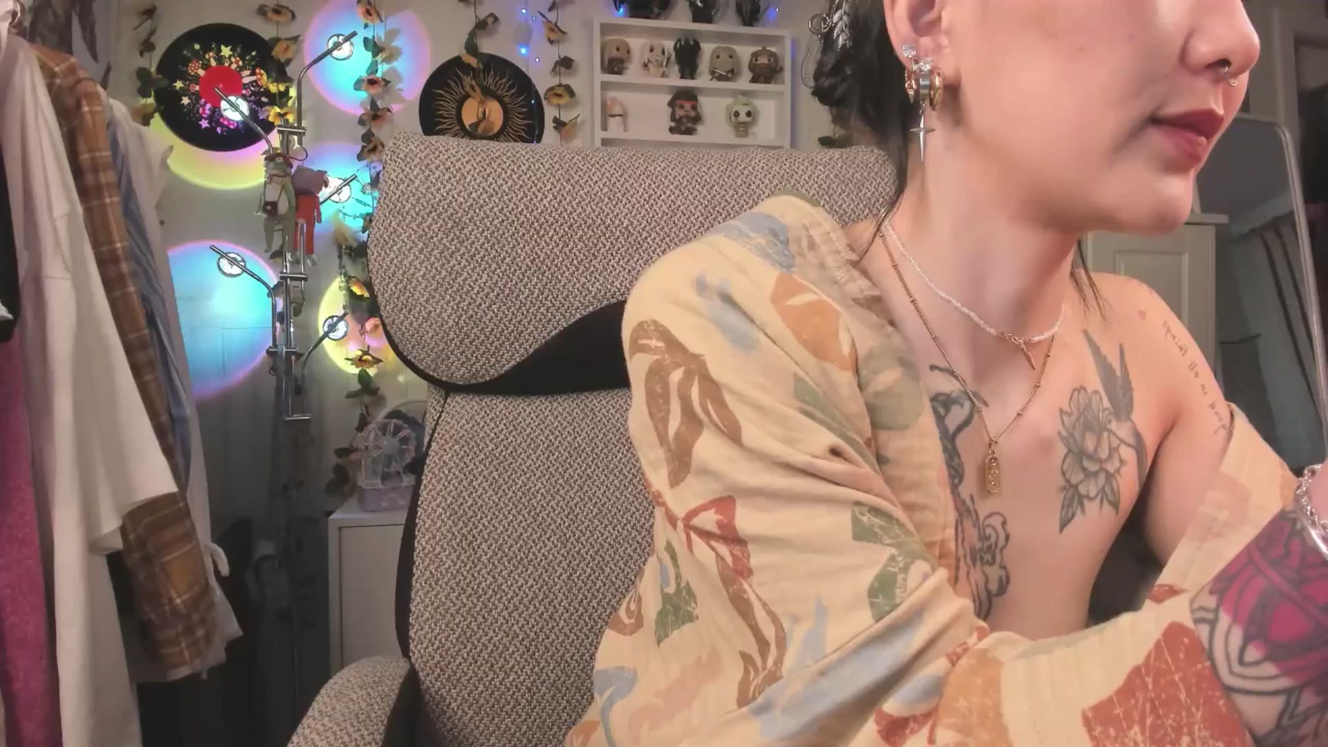 Gallery image thumbnail from KellyAsian's myfreecams stream on, 04/25/2025, 09:48 image 7 of 20