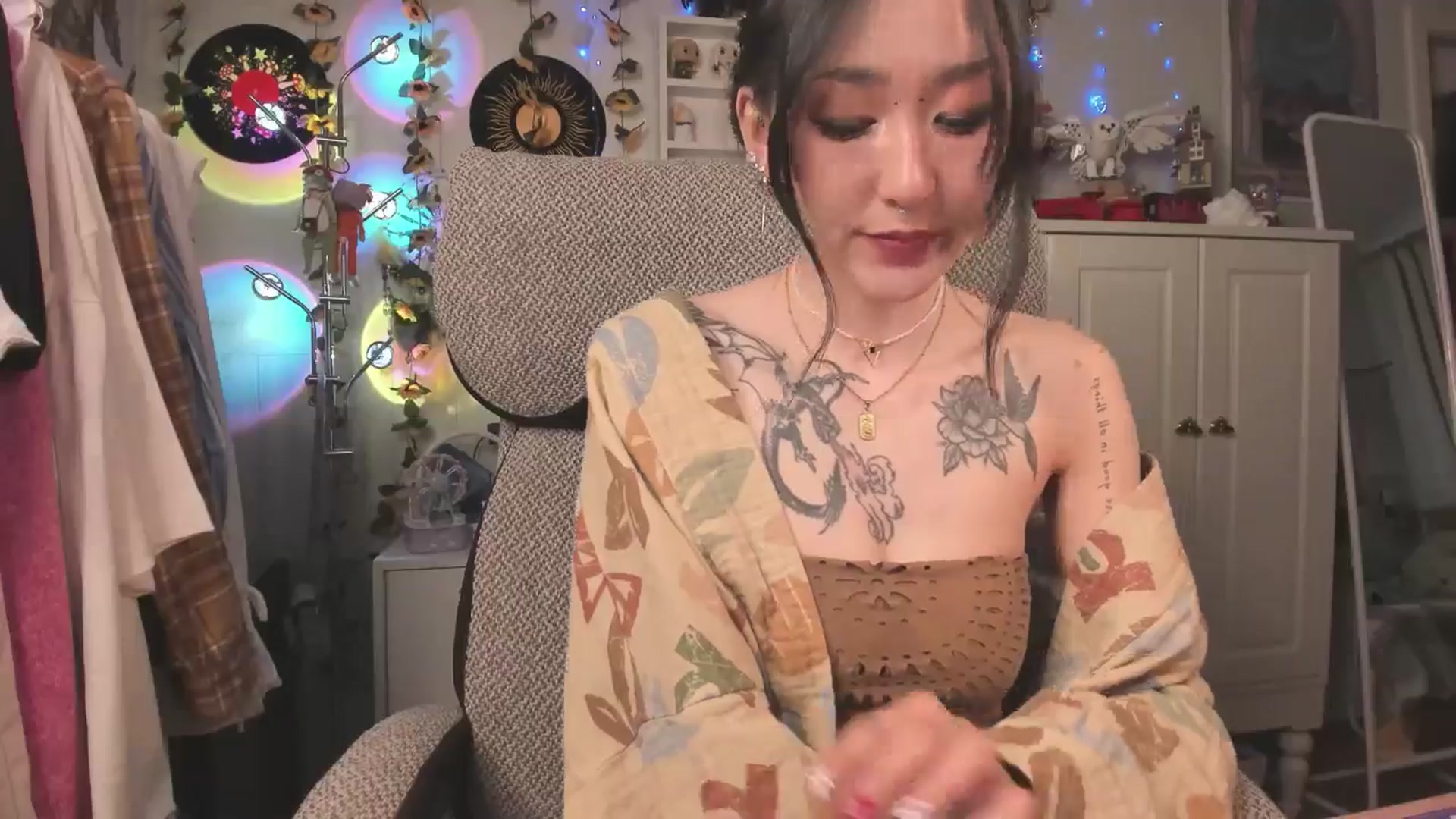 Gallery image thumbnail from KellyAsian's myfreecams stream on, 04/25/2025, 09:48 image 11 of 20