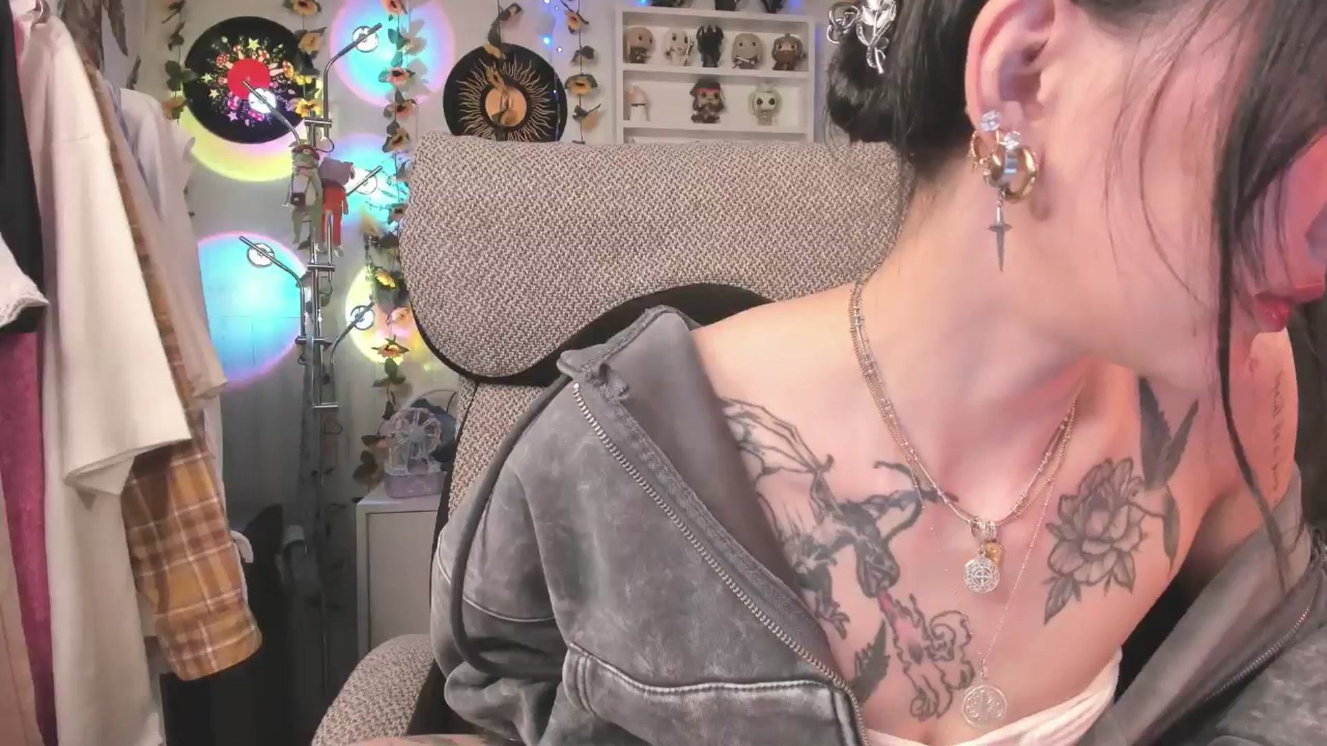 Gallery image thumbnail from KellyAsian's myfreecams stream on, 04/26/2025, 17:42 image 10 of 20