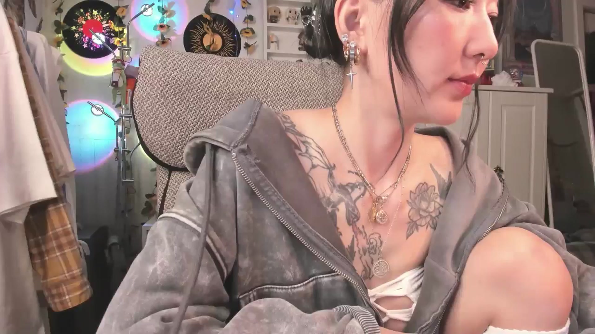 Gallery image thumbnail from KellyAsian's myfreecams stream on, 04/26/2025, 18:46 image 8 of 20