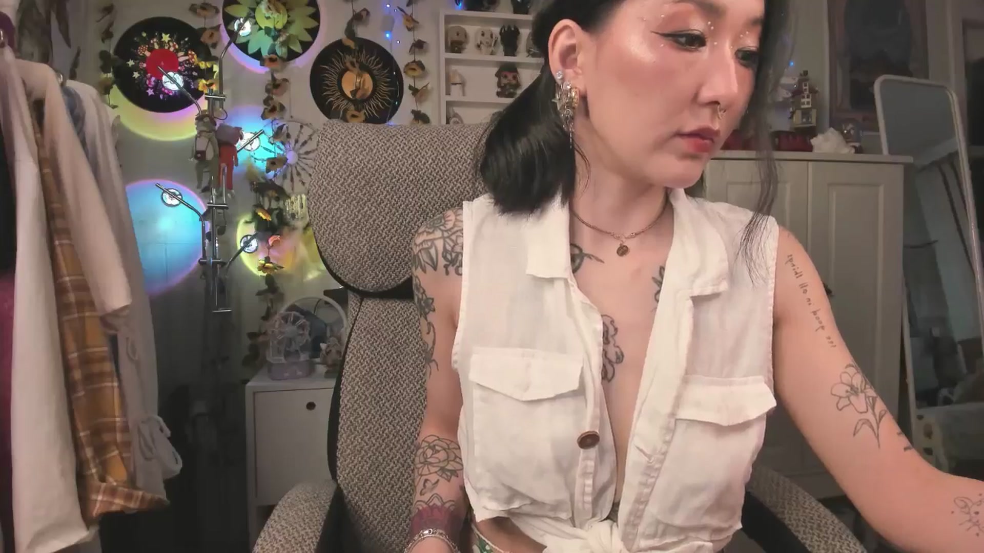 Gallery image thumbnail from KellyAsian's myfreecams stream on, 04/30/2025, 08:58 image 2 of 20