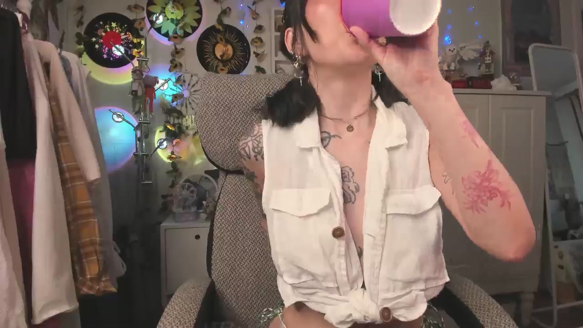 Gallery image thumbnail from KellyAsian's myfreecams stream on, 04/30/2025, 08:58 image 15 of 20