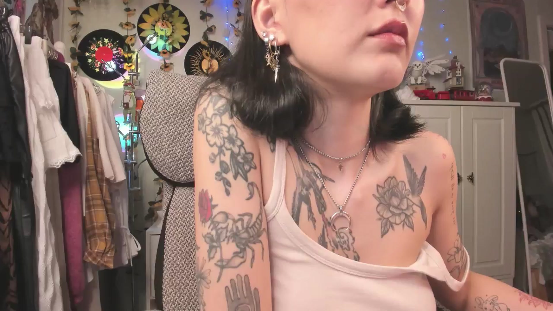 Gallery image thumbnail from KellyAsian's myfreecams stream on, 05/05/2025, 08:11 image 9 of 20