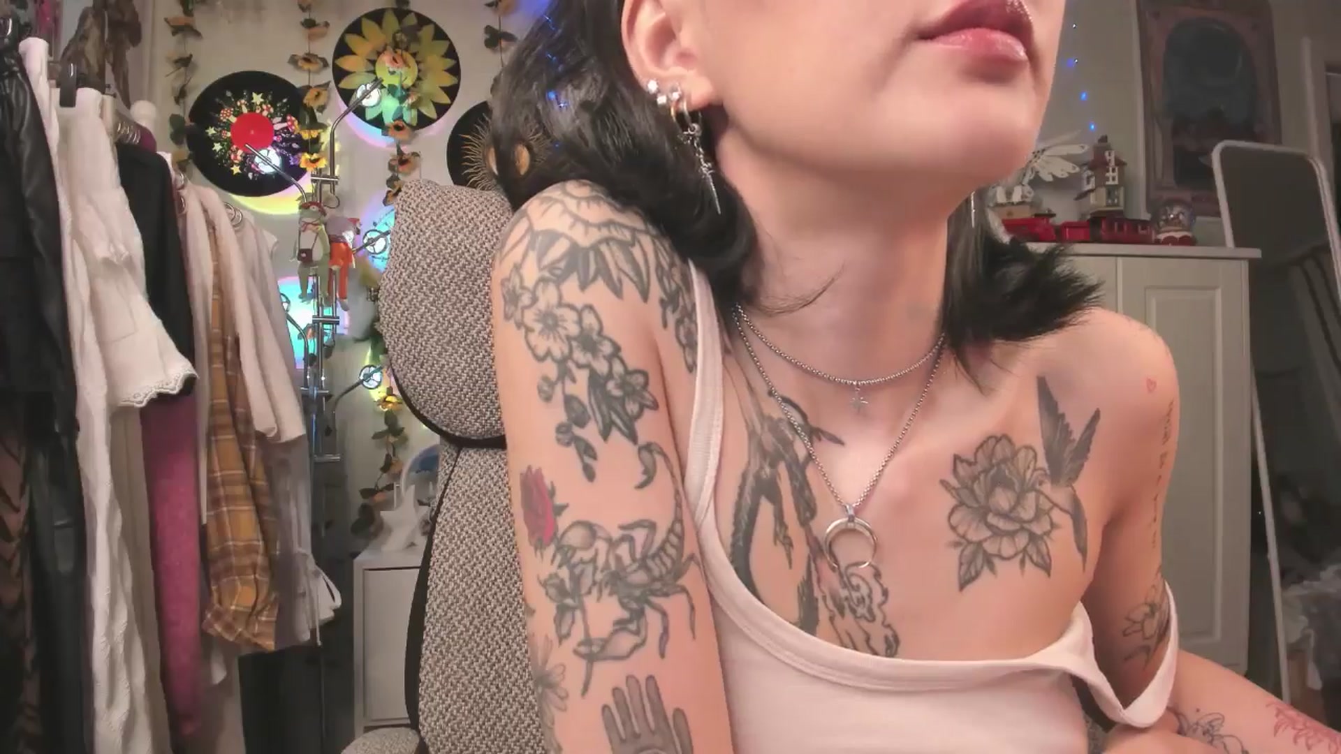 Gallery image thumbnail from KellyAsian's myfreecams stream on, 05/05/2025, 08:11 image 4 of 20