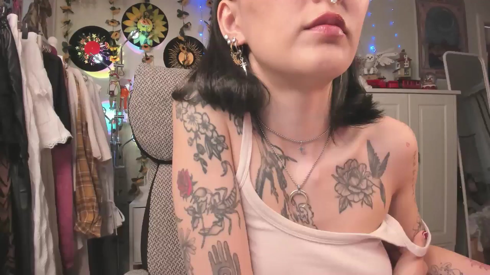 Gallery image thumbnail from KellyAsian's myfreecams stream on, 05/05/2025, 08:11 image 13 of 20