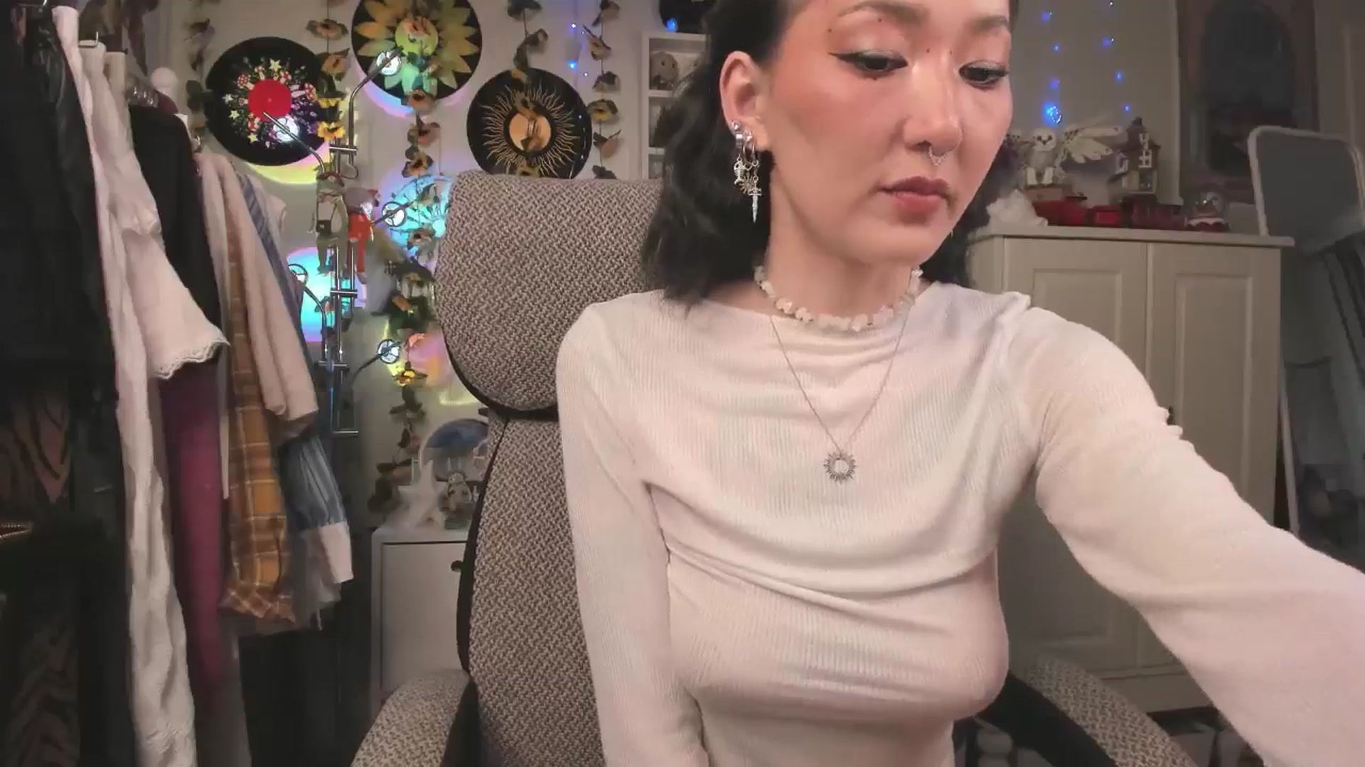 Gallery image thumbnail from KellyAsian's myfreecams stream on, 05/06/2025, 09:07 image 9 of 20