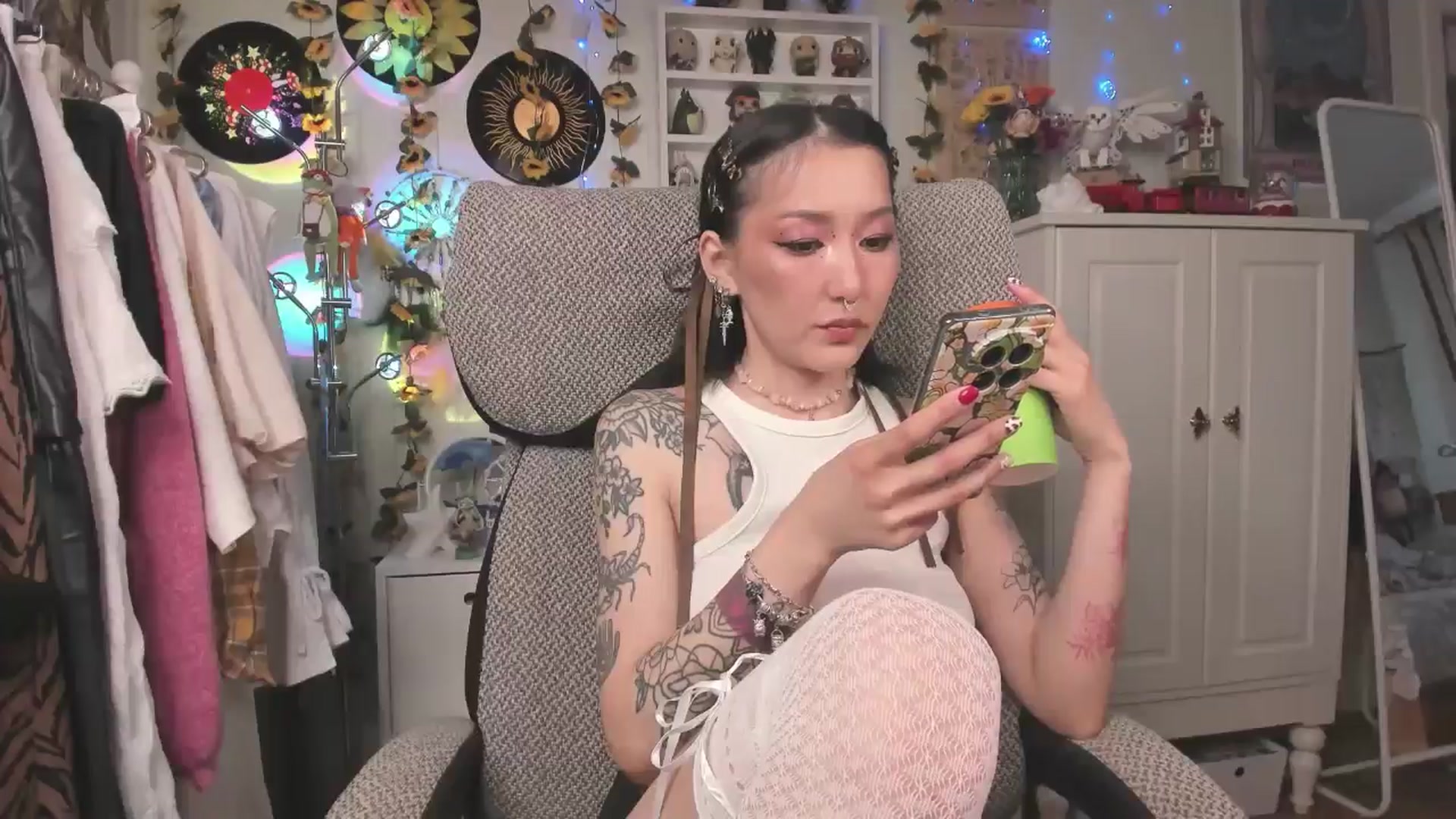 Gallery image thumbnail from KellyAsian's myfreecams stream on, 05/07/2025, 08:28 image 17 of 20