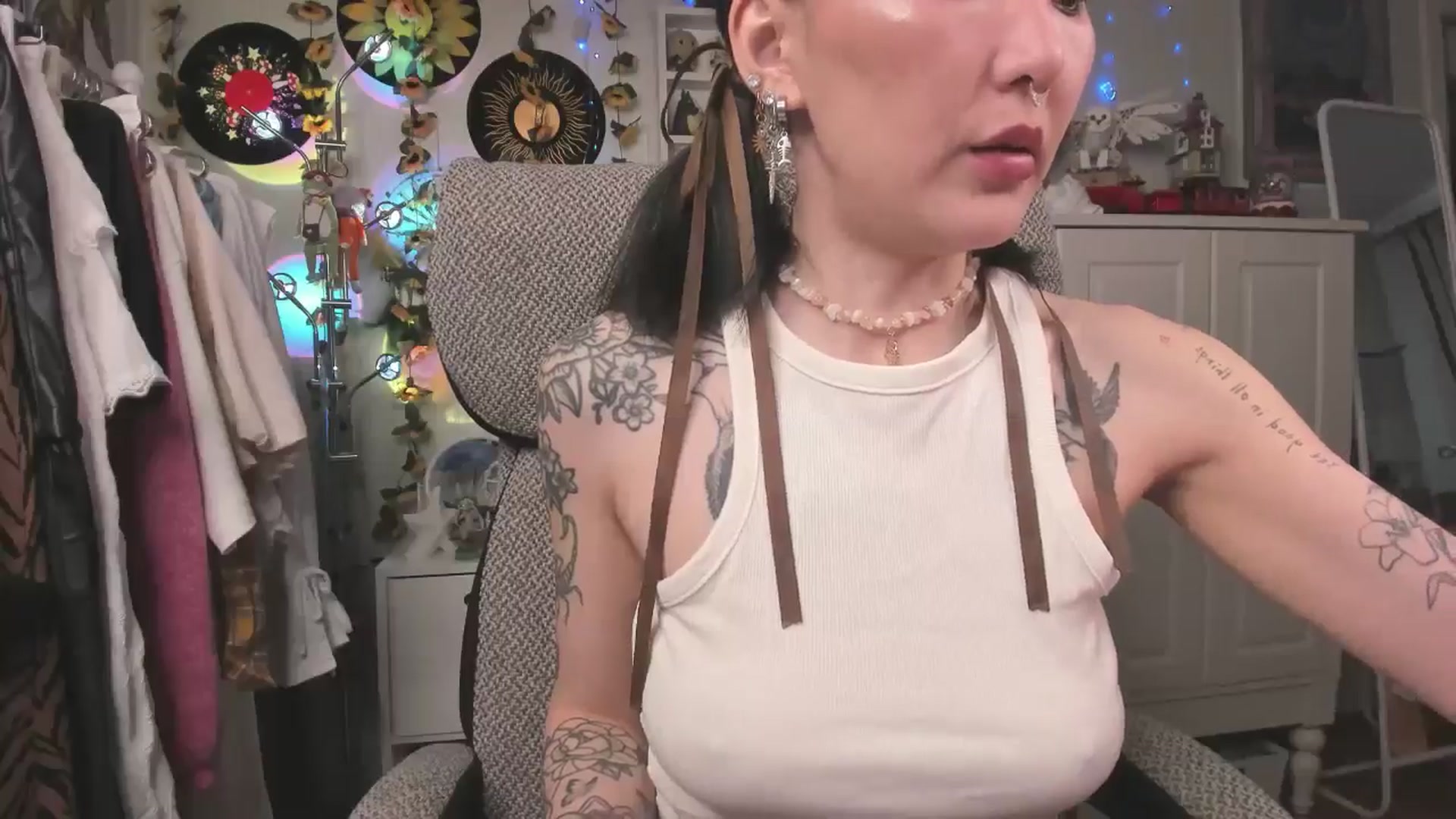 Gallery image thumbnail from KellyAsian's myfreecams stream on, 05/07/2025, 08:28 image 13 of 20