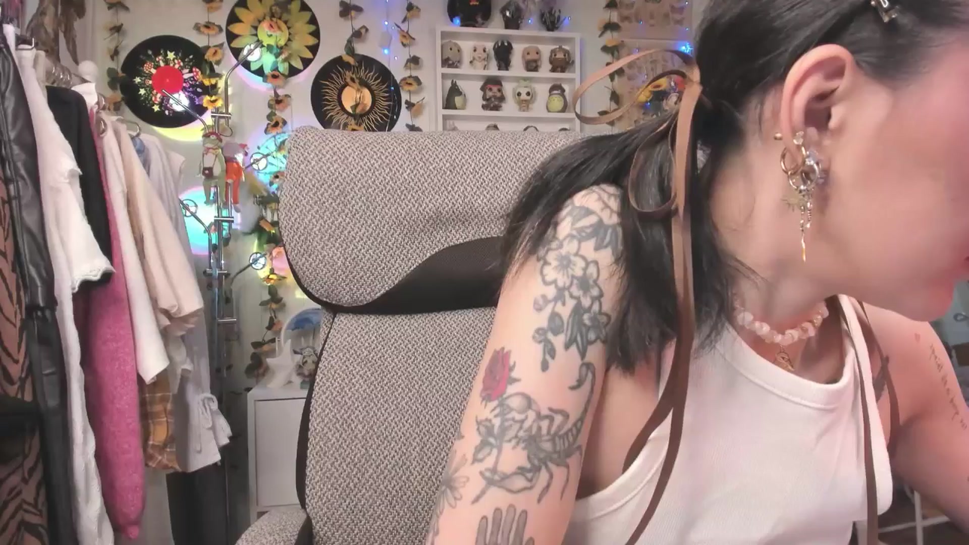 Gallery image thumbnail from KellyAsian's myfreecams stream on, 05/07/2025, 09:28 image 3 of 20