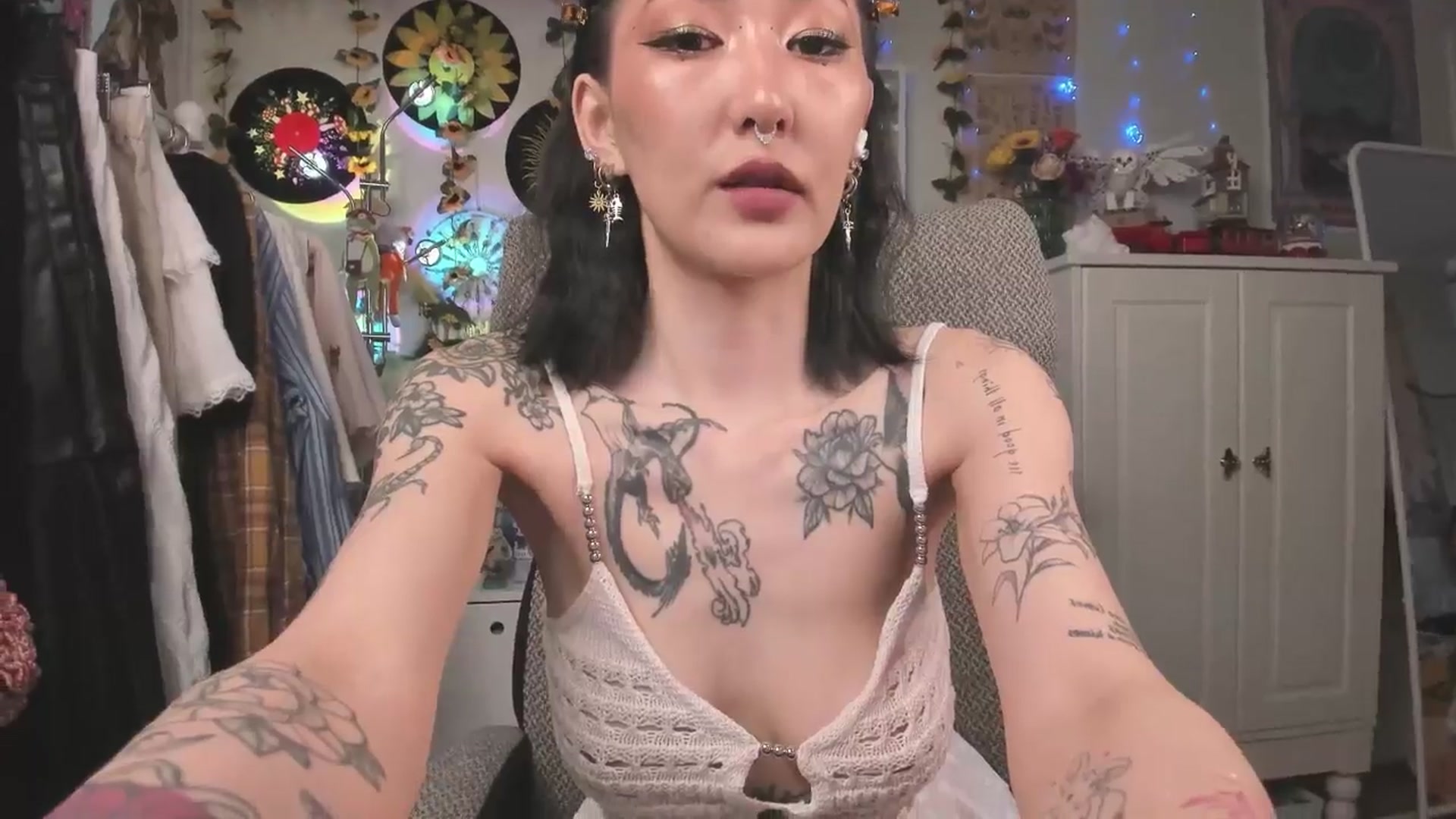 Gallery image thumbnail from KellyAsian's myfreecams stream on, 05/08/2025, 11:12 image 9 of 20