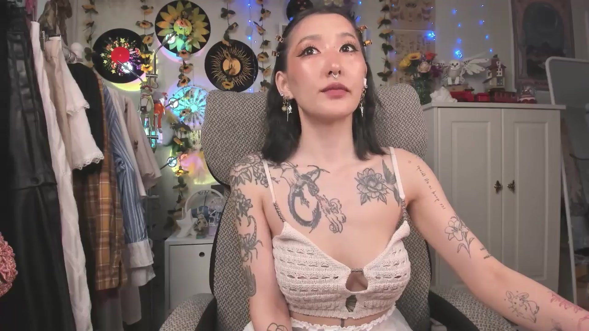 Gallery image thumbnail from KellyAsian's myfreecams stream on, 05/08/2025, 11:12 image 11 of 20