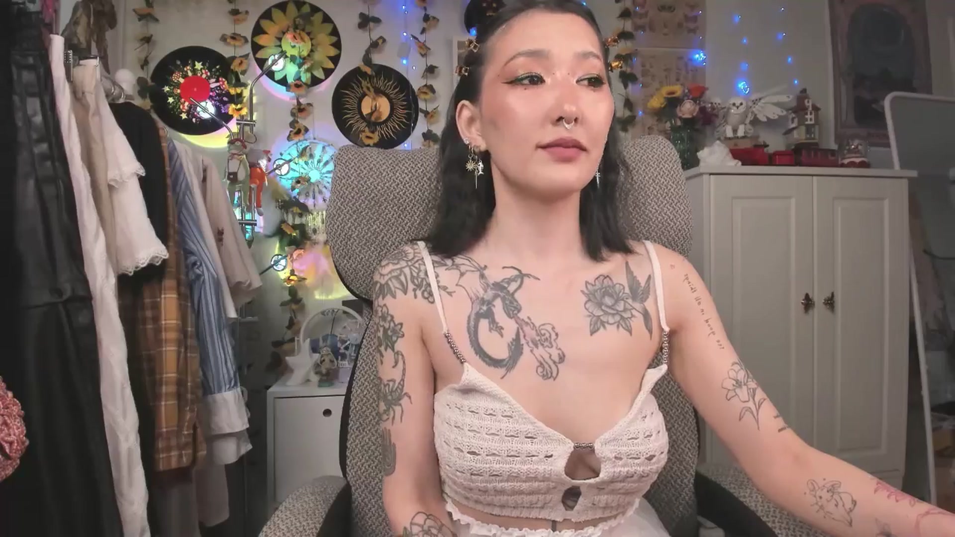 Gallery image thumbnail from KellyAsian's myfreecams stream on, 05/08/2025, 11:12 image 16 of 20