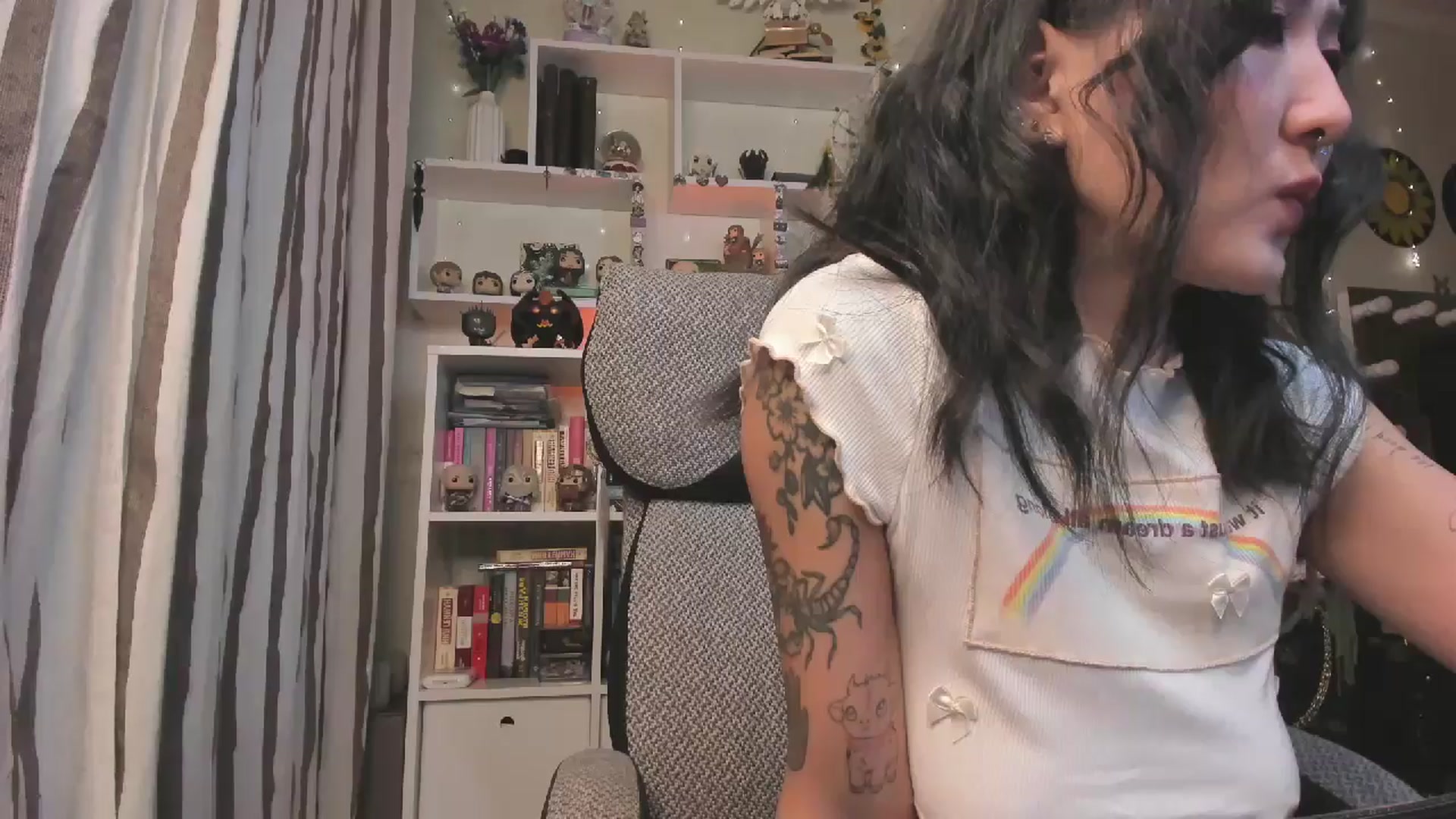 Gallery image thumbnail from KellyAsian's myfreecams stream on, 10/21/2025, 09:49 image 2 of 20