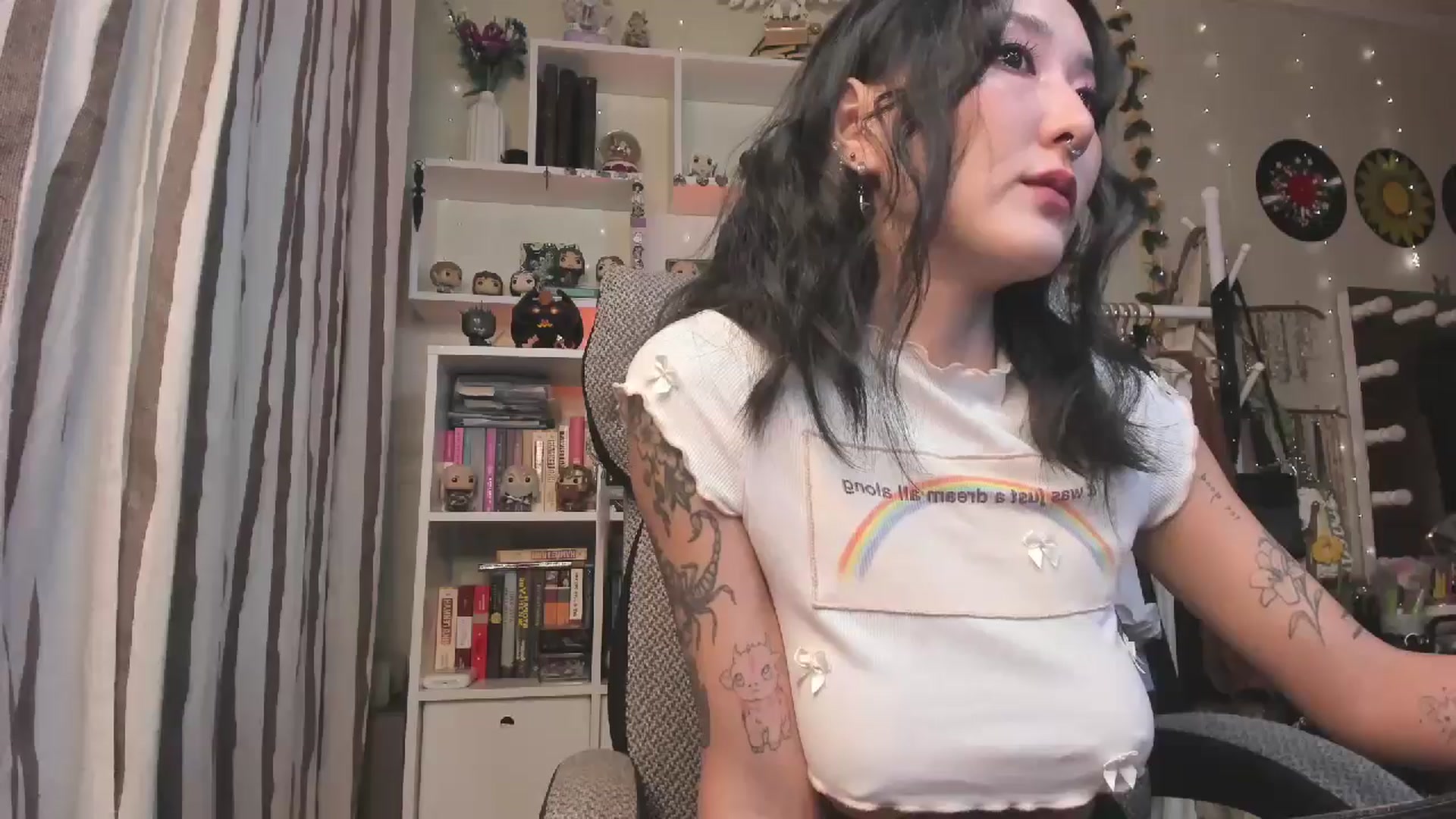 Gallery image thumbnail from KellyAsian's myfreecams stream on, 10/21/2025, 09:49 image 1 of 20