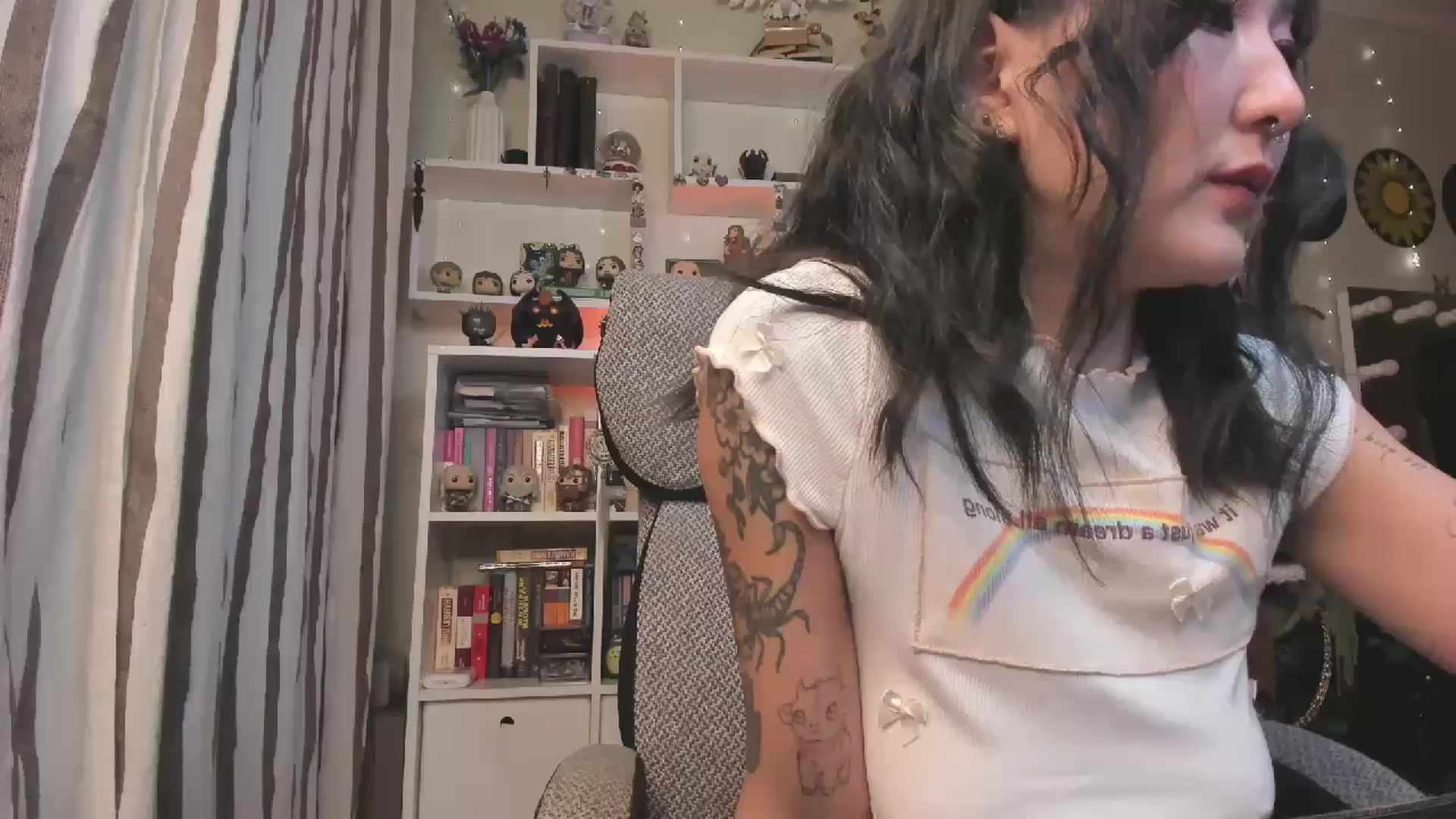 Gallery image thumbnail from KellyAsian's myfreecams stream on, 10/21/2025, 09:49 image 3 of 20