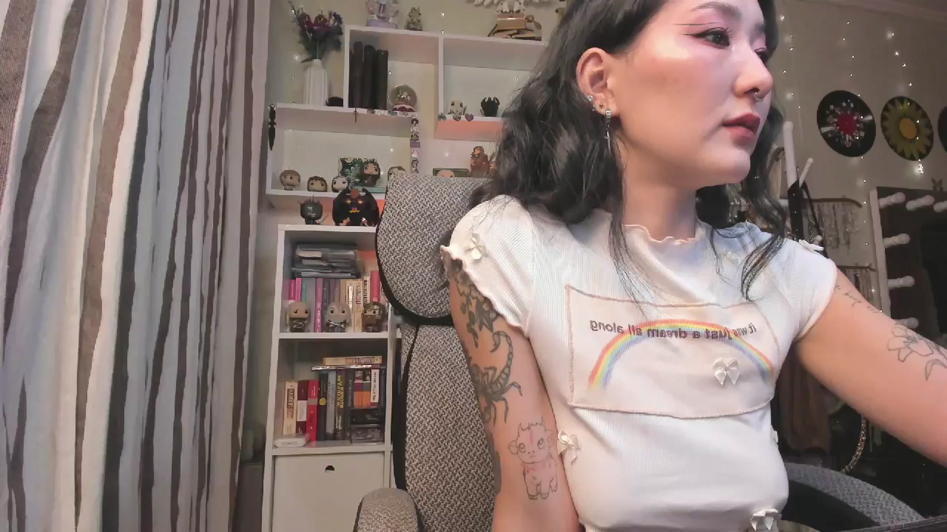 Gallery image thumbnail from KellyAsian's myfreecams stream on, 10/21/2025, 09:49 image 15 of 20