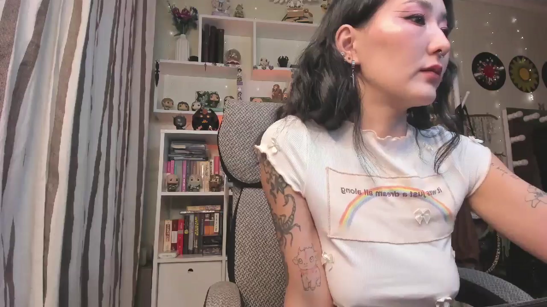 Gallery image thumbnail from KellyAsian's myfreecams stream on, 10/21/2025, 09:49 image 16 of 20