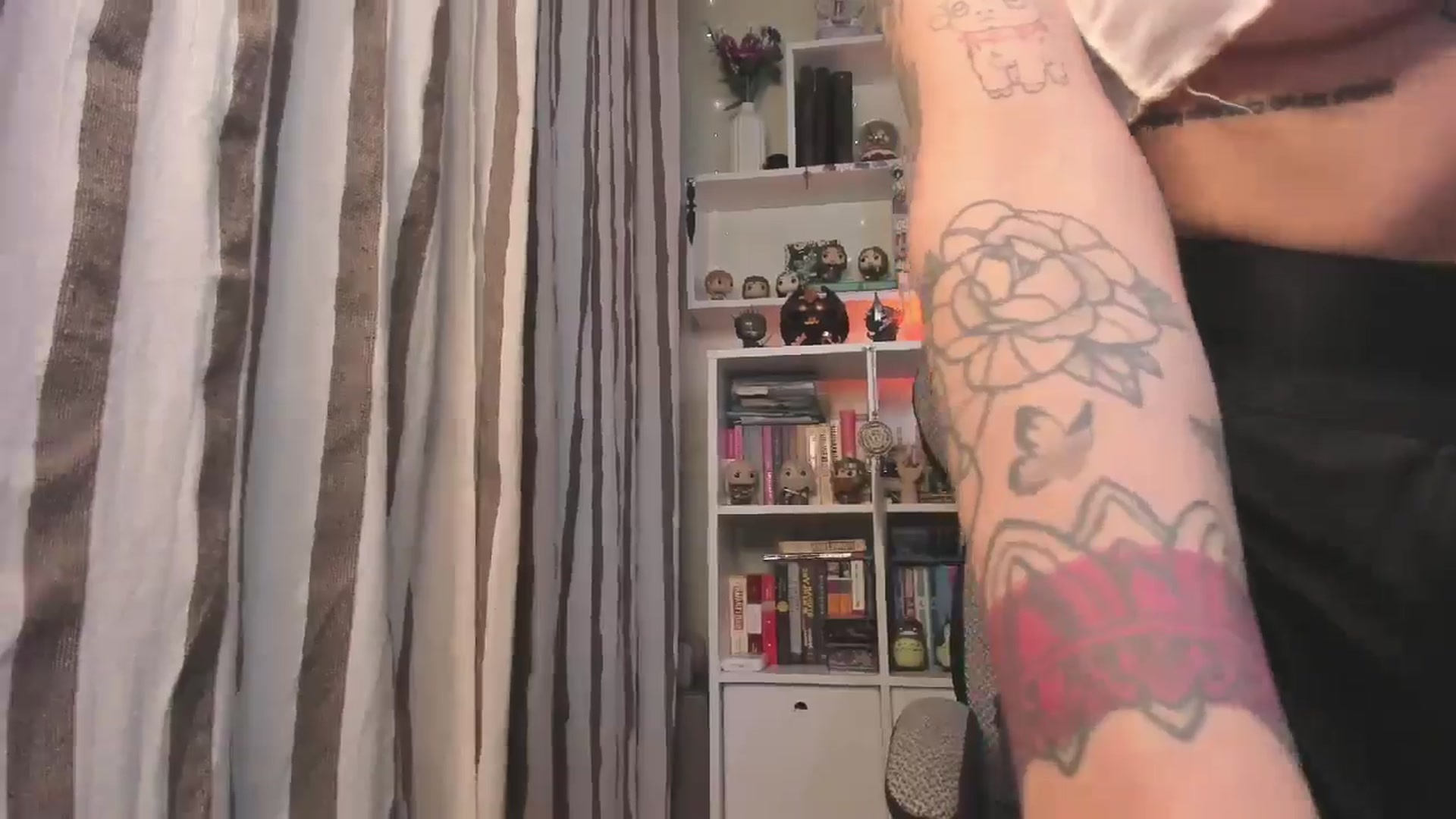 Gallery image thumbnail from KellyAsian's myfreecams stream on, 10/21/2025, 09:49 image 17 of 20