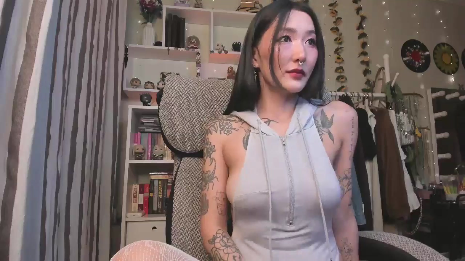 Gallery image thumbnail from KellyAsian's myfreecams stream on, 10/27/2025, 07:44 image 14 of 20