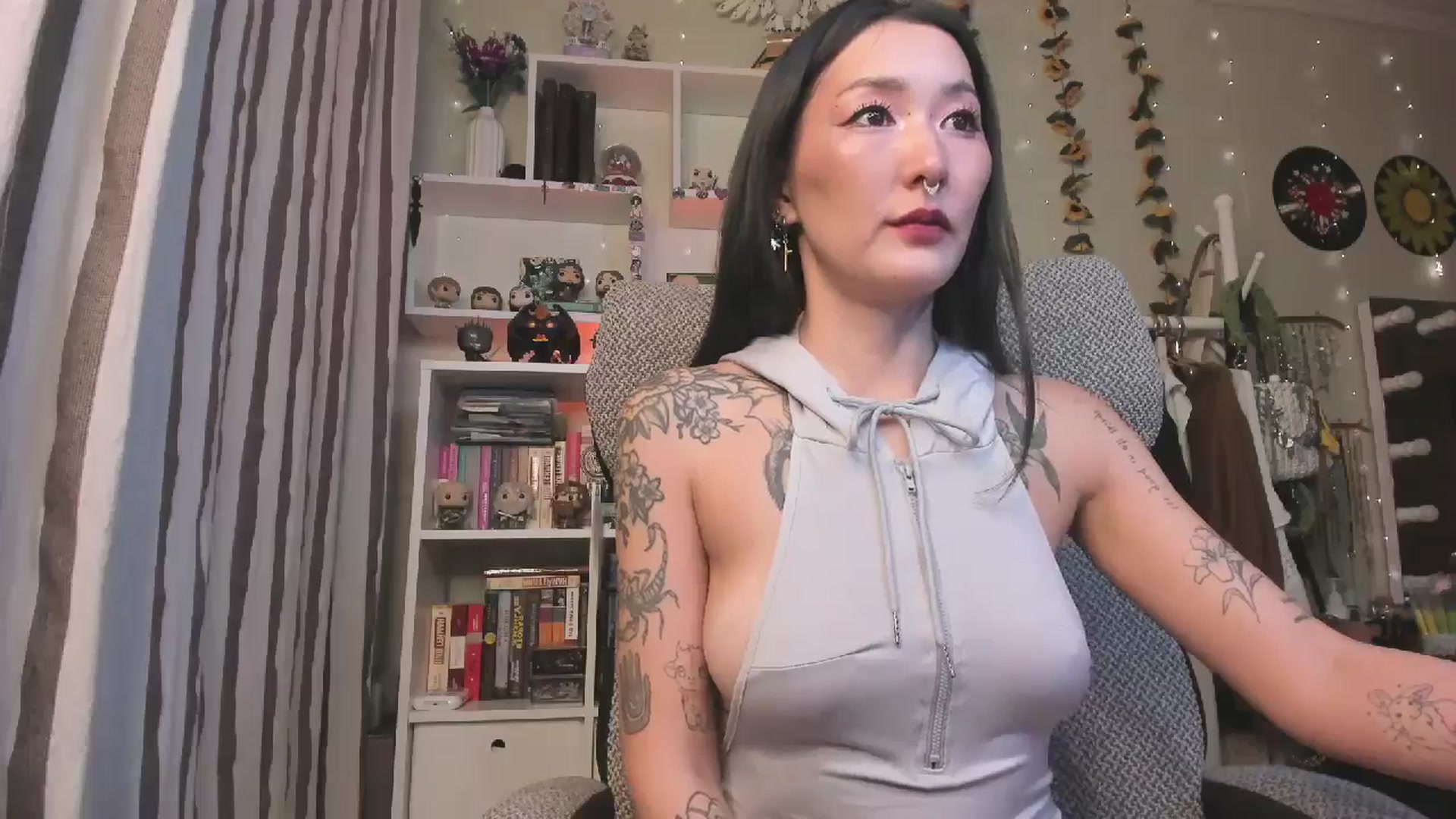 Gallery image thumbnail from KellyAsian's myfreecams stream on, 10/27/2025, 08:52 image 20 of 20