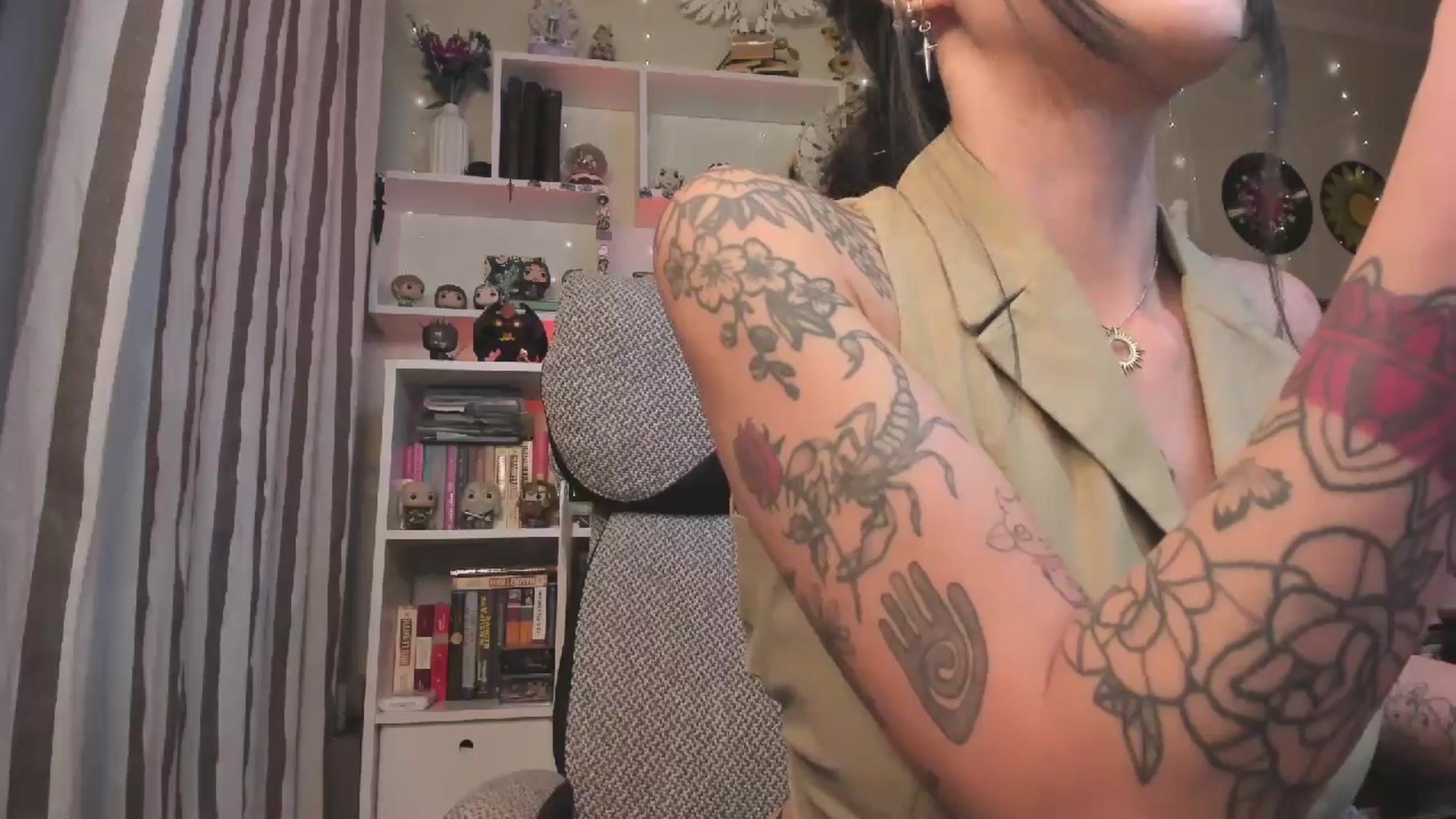 Gallery image thumbnail from KellyAsian's myfreecams stream on, 10/28/2025, 08:57 image 18 of 20