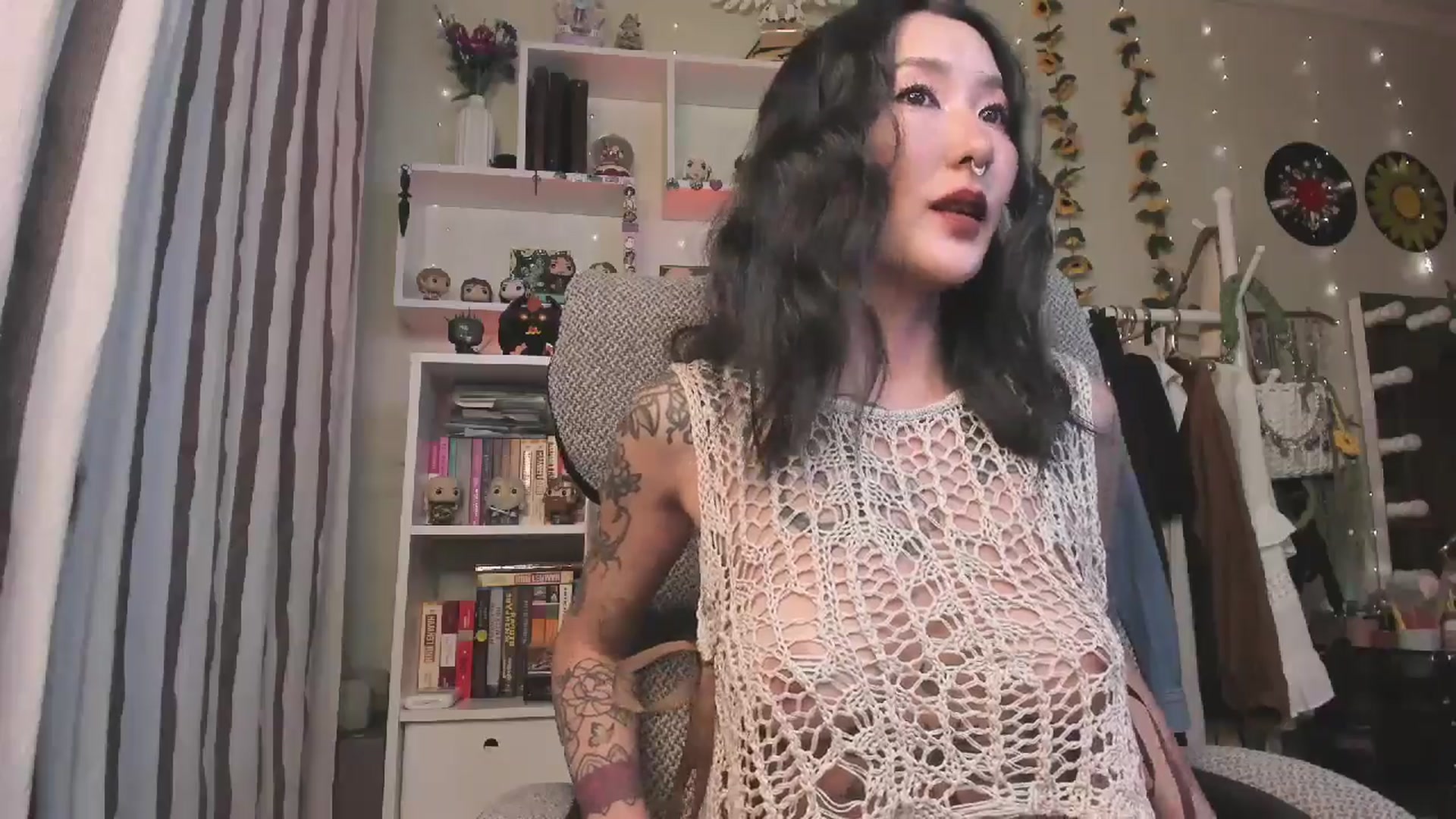 Gallery image thumbnail from KellyAsian's myfreecams stream on, 10/30/2025, 08:37 image 19 of 20