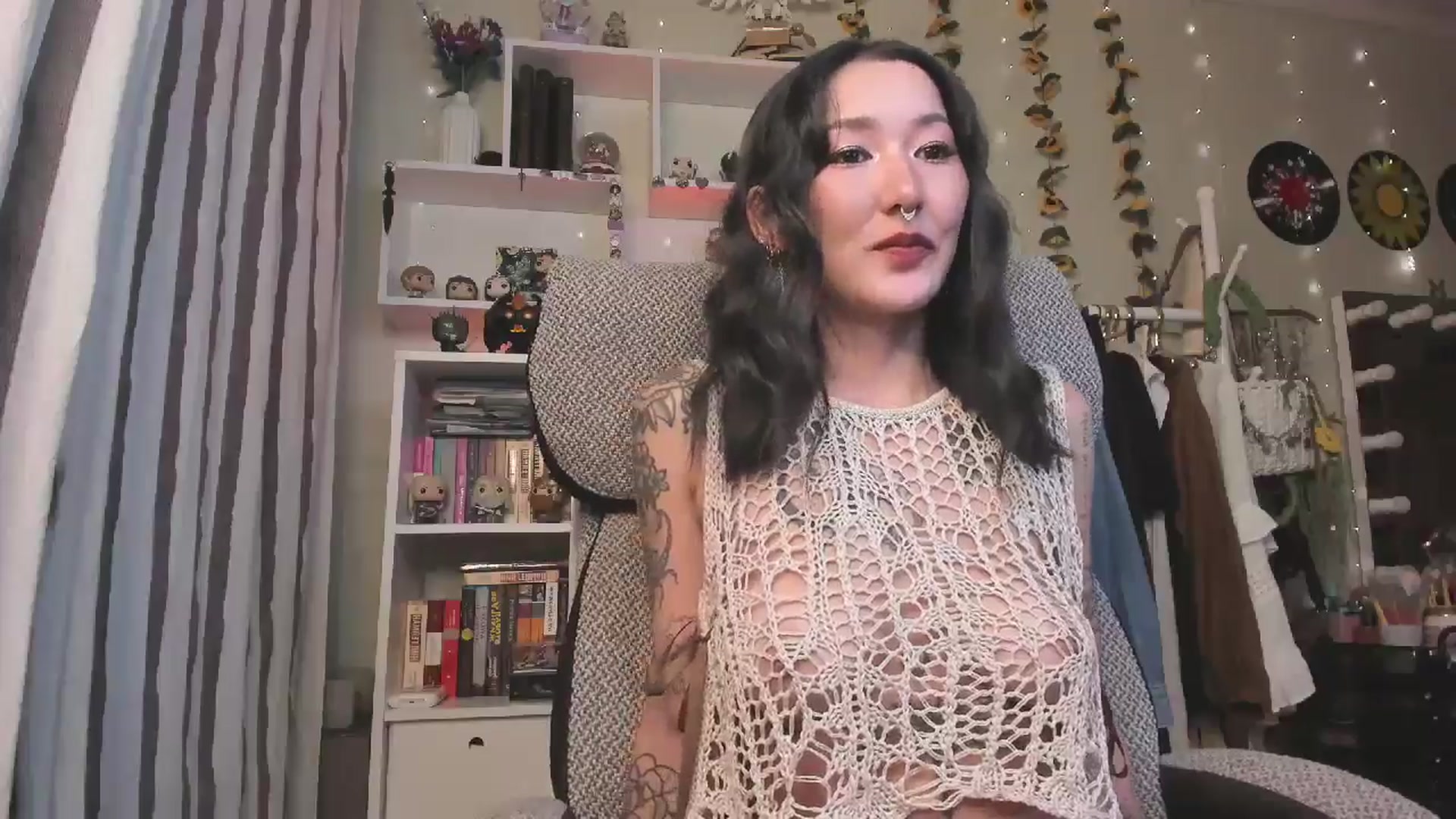 Gallery image thumbnail from KellyAsian's myfreecams stream on, 10/30/2025, 08:37 image 9 of 20