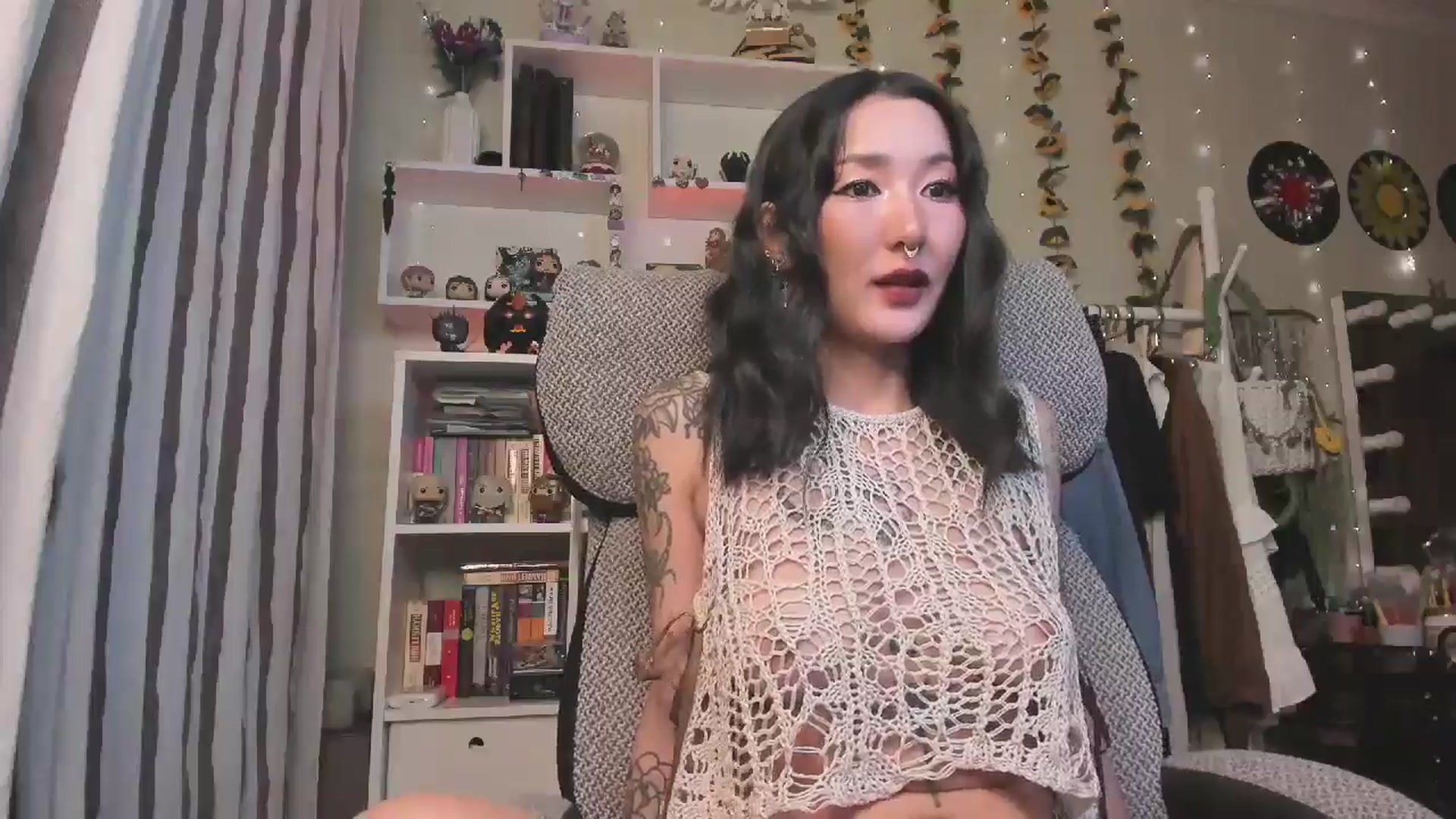 Gallery image thumbnail from KellyAsian's myfreecams stream on, 10/30/2025, 08:37 image 10 of 20