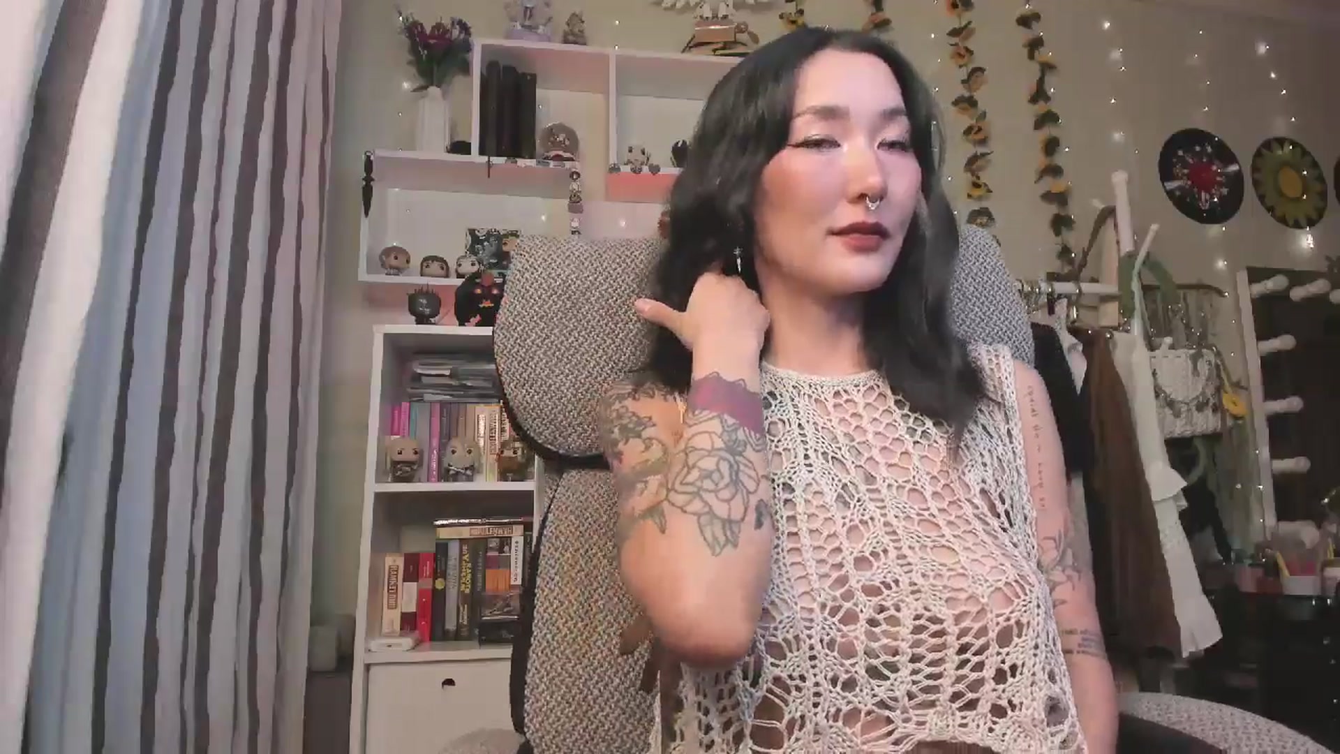 Gallery image thumbnail from KellyAsian's myfreecams stream on, 10/30/2025, 08:37 image 11 of 20