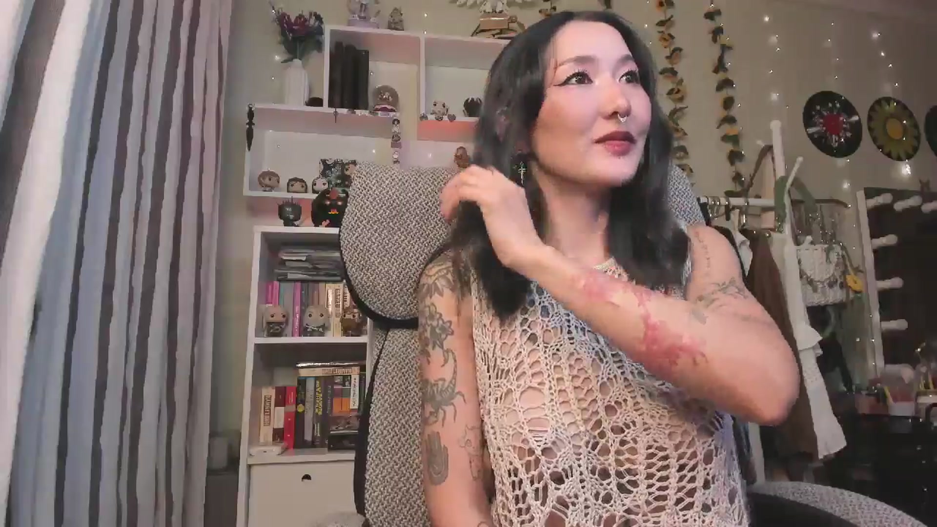 Gallery image thumbnail from KellyAsian's myfreecams stream on, 10/30/2025, 08:37 image 8 of 20