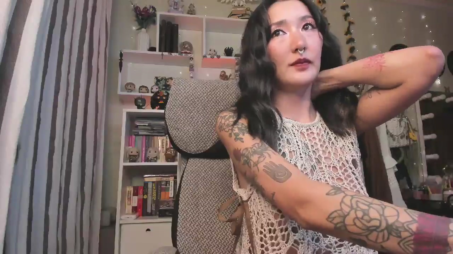 Gallery image thumbnail from KellyAsian's myfreecams stream on, 10/30/2025, 08:37 image 6 of 20