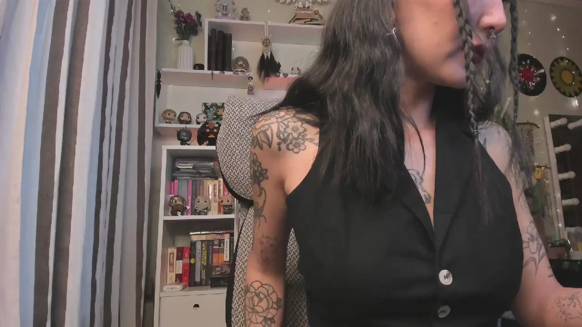 Gallery image thumbnail from KellyAsian's myfreecams stream on, 11/05/2025, 08:27 image 11 of 20