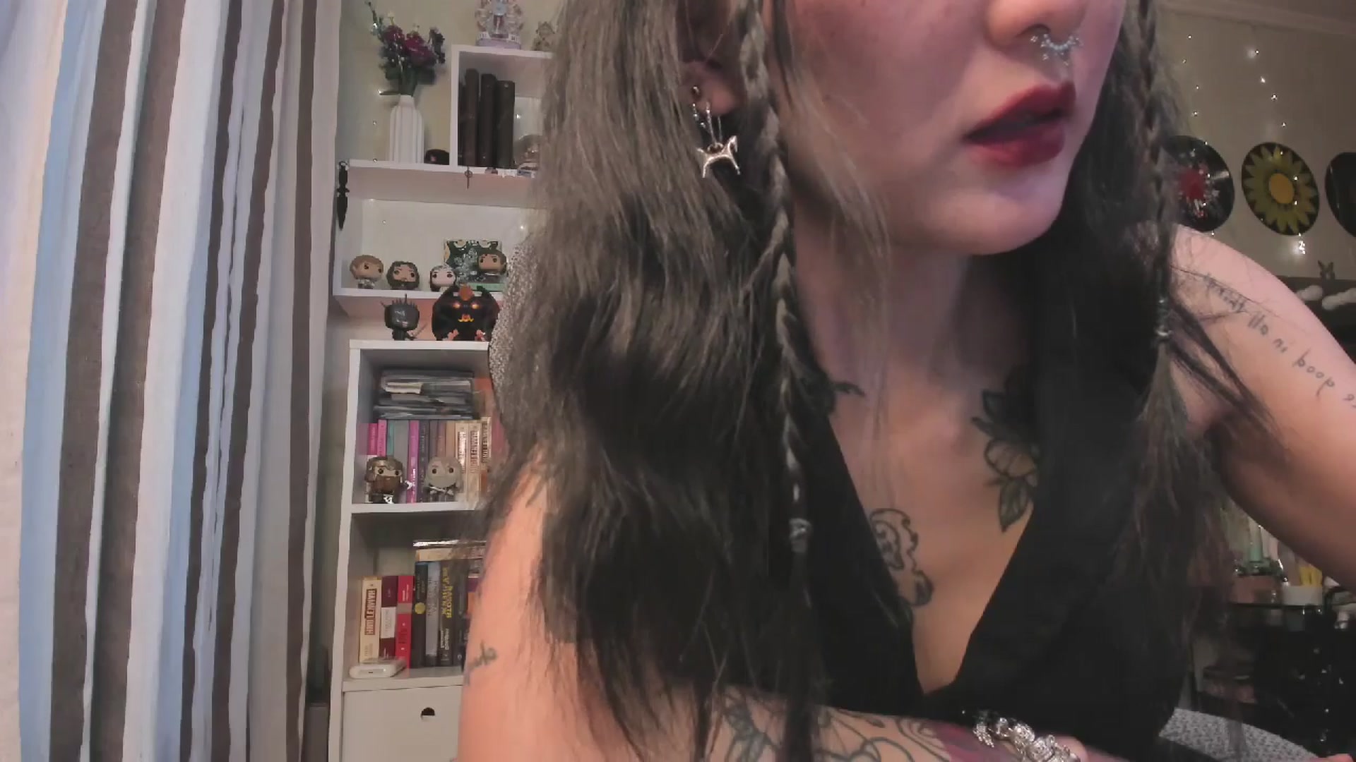 Gallery image thumbnail from KellyAsian's myfreecams stream on, 11/05/2025, 08:27 image 17 of 20