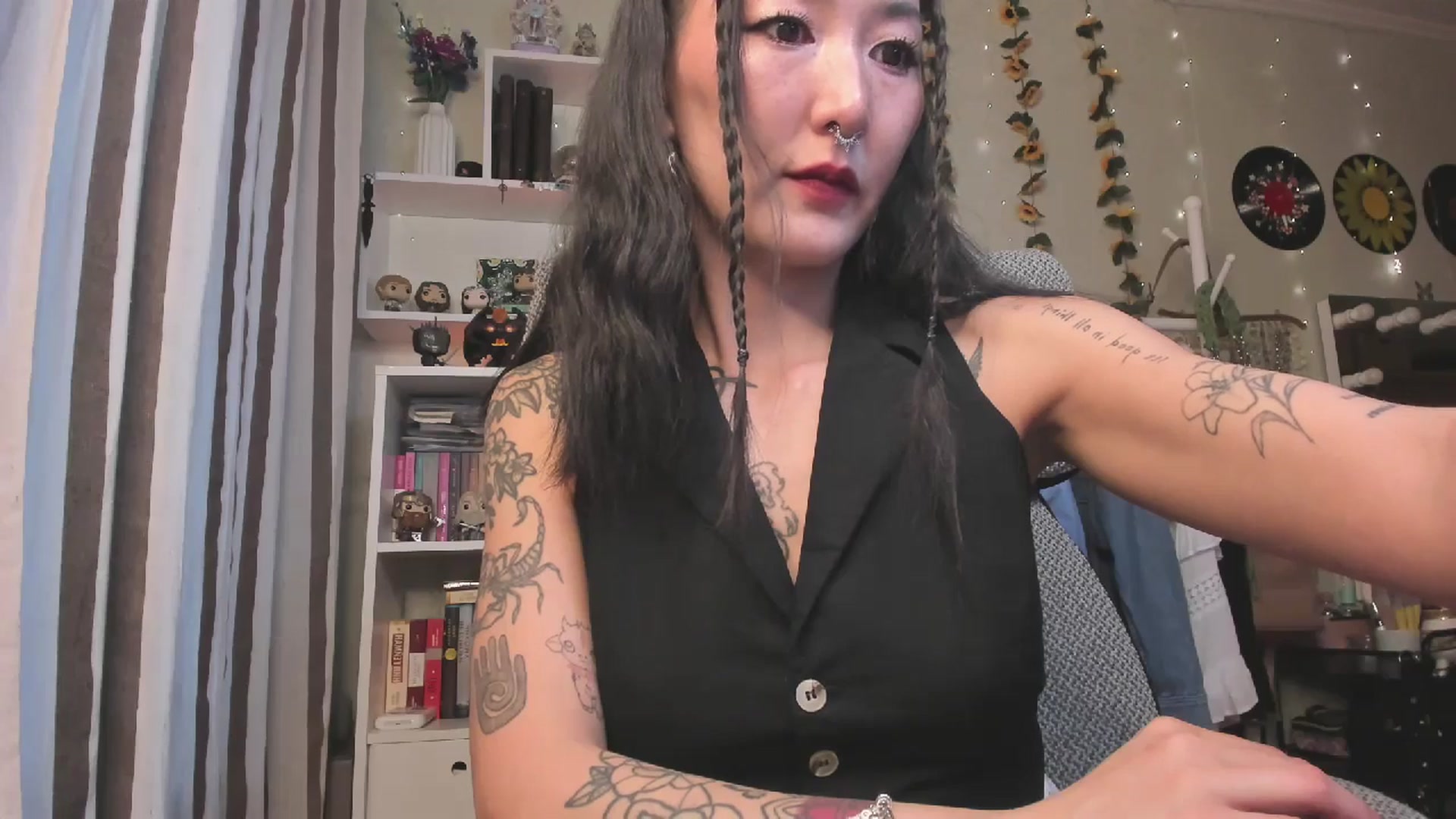 Gallery image thumbnail from KellyAsian's myfreecams stream on, 11/05/2025, 08:27 image 16 of 20