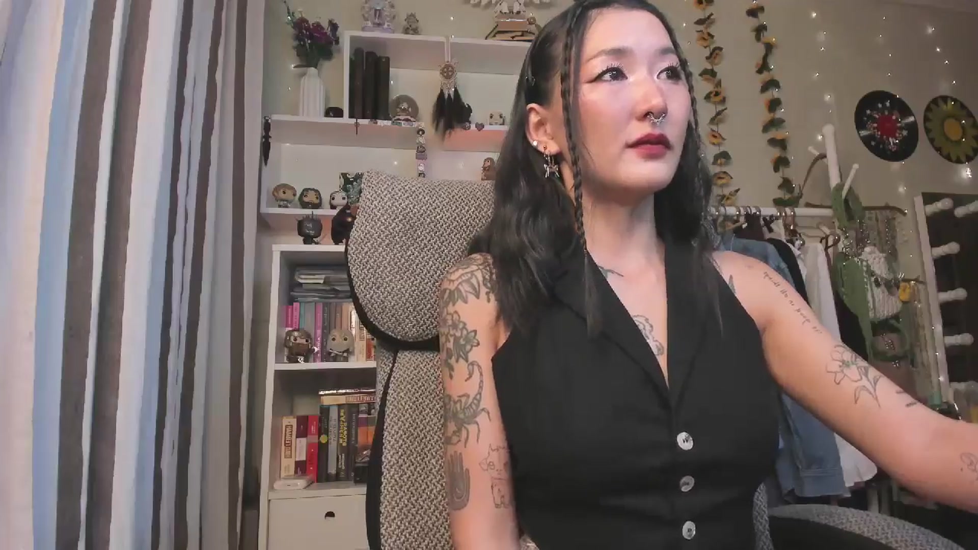 Gallery image thumbnail from KellyAsian's myfreecams stream on, 11/05/2025, 08:27 image 8 of 20