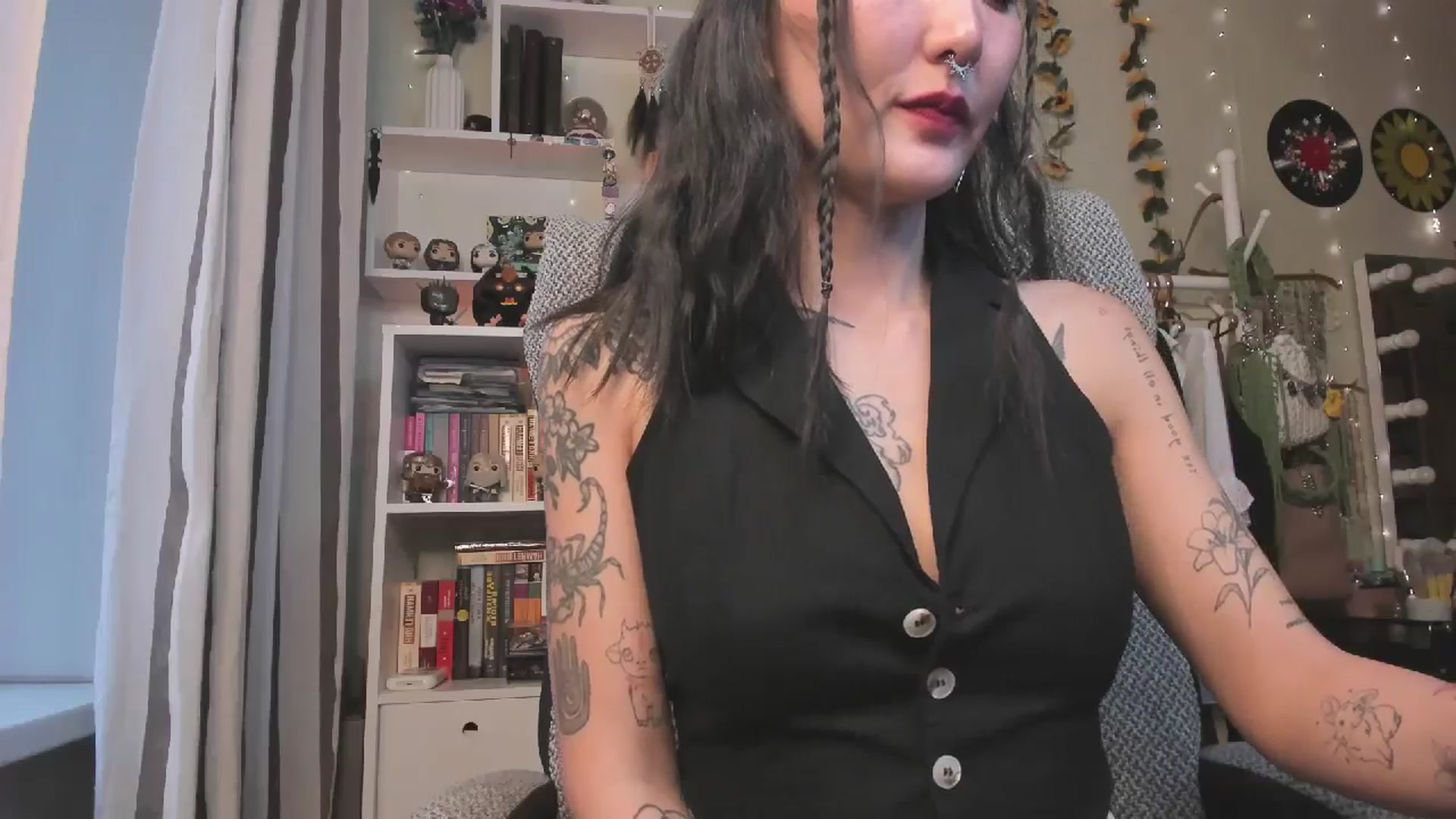 Gallery image thumbnail from KellyAsian's myfreecams stream on, 11/05/2025, 09:28 image 18 of 20