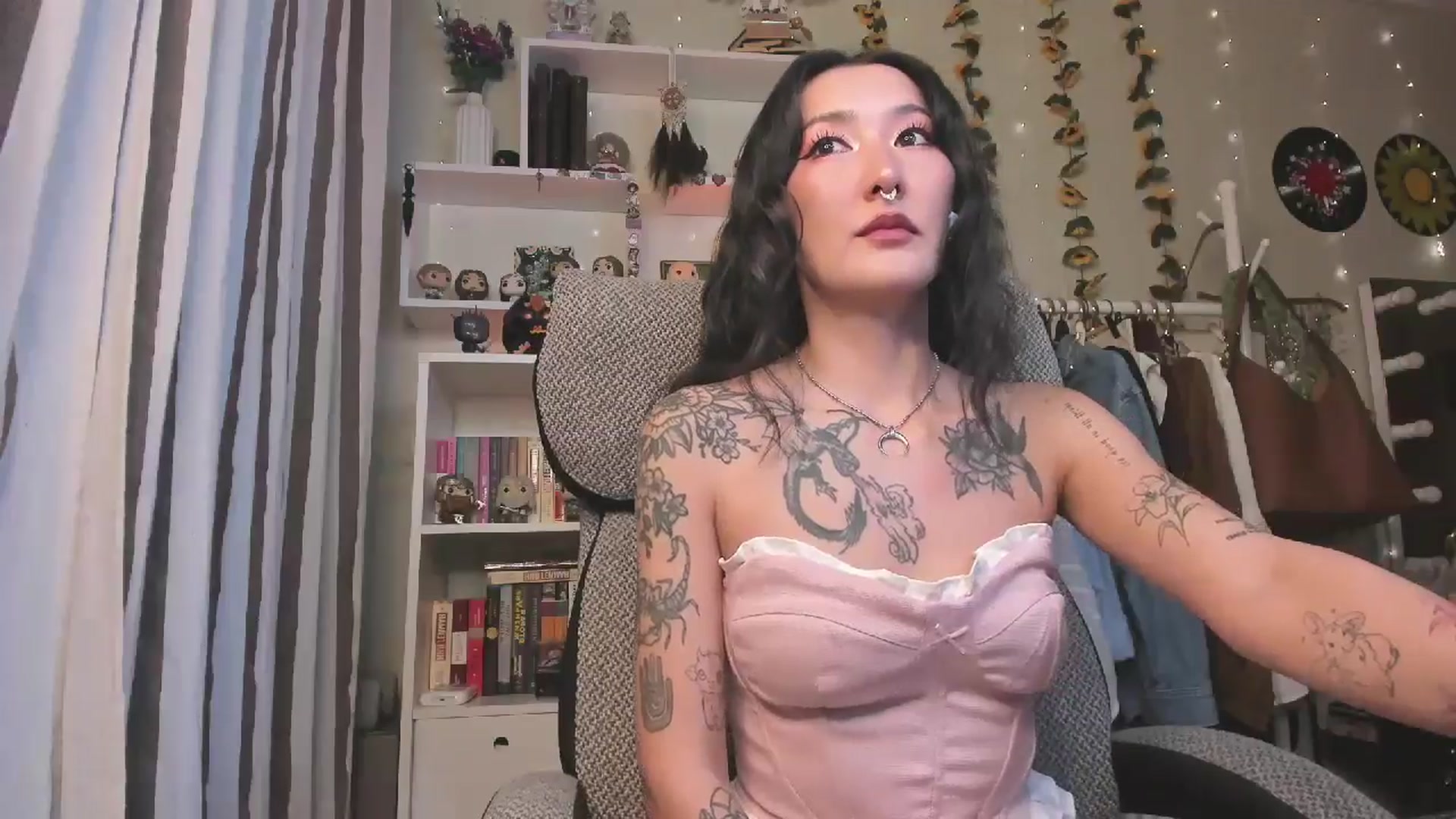 Gallery image thumbnail from KellyAsian's myfreecams stream on, 11/10/2025, 09:16 image 8 of 20
