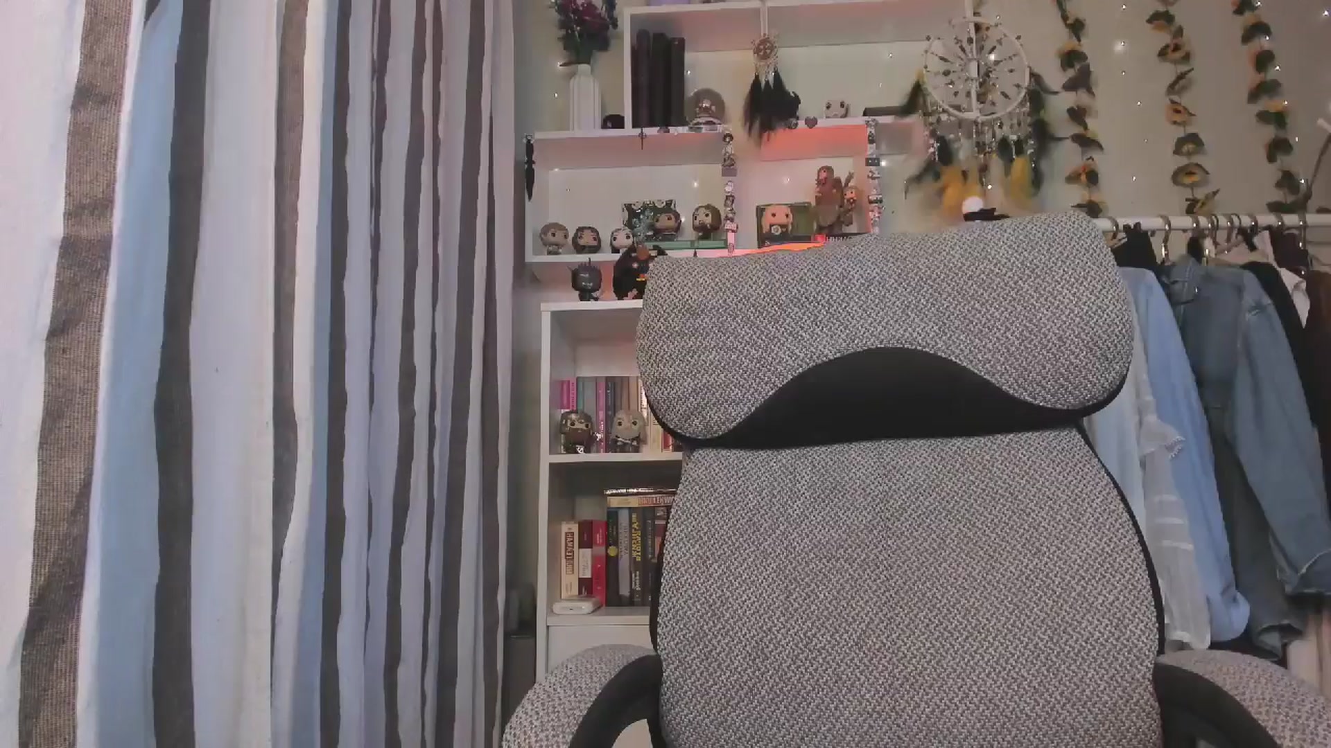 Gallery image thumbnail from KellyAsian's myfreecams stream on, 11/12/2025, 07:56 image 8 of 20