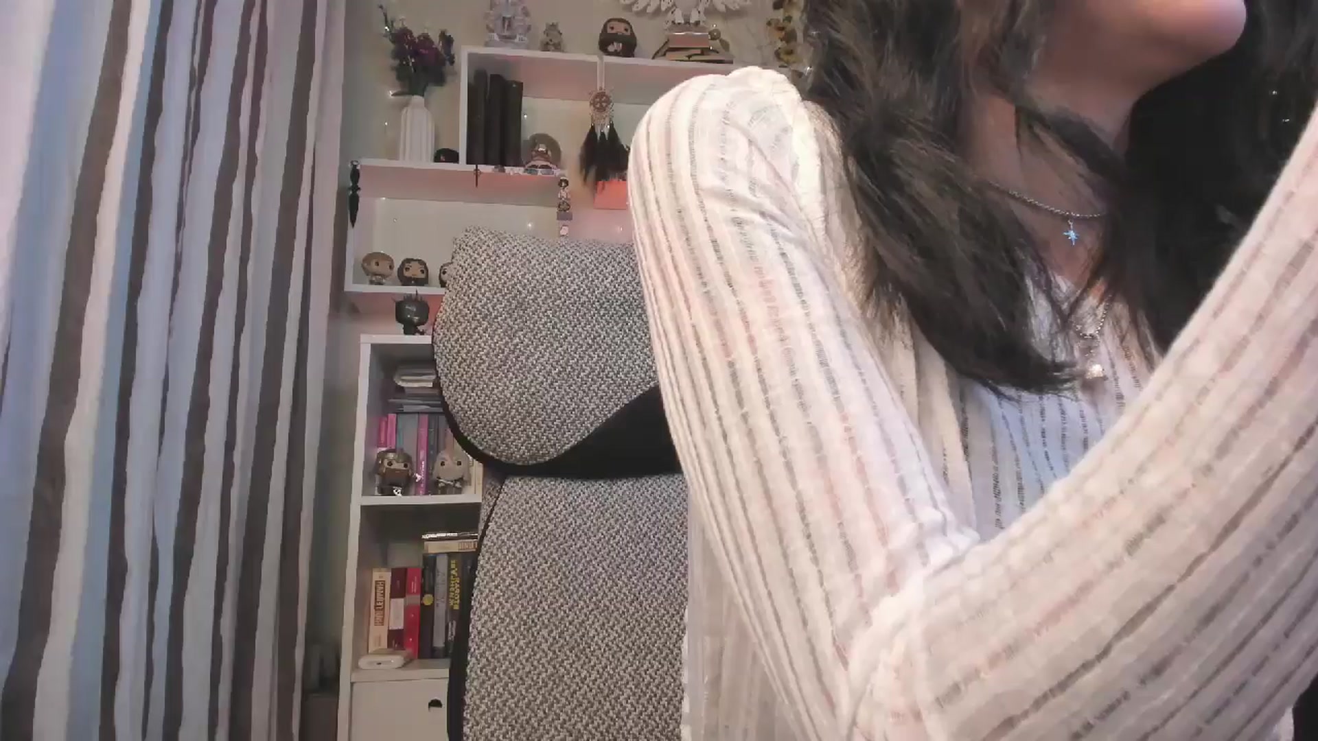 Gallery image thumbnail from KellyAsian's myfreecams stream on, 11/13/2025, 08:42 image 12 of 20
