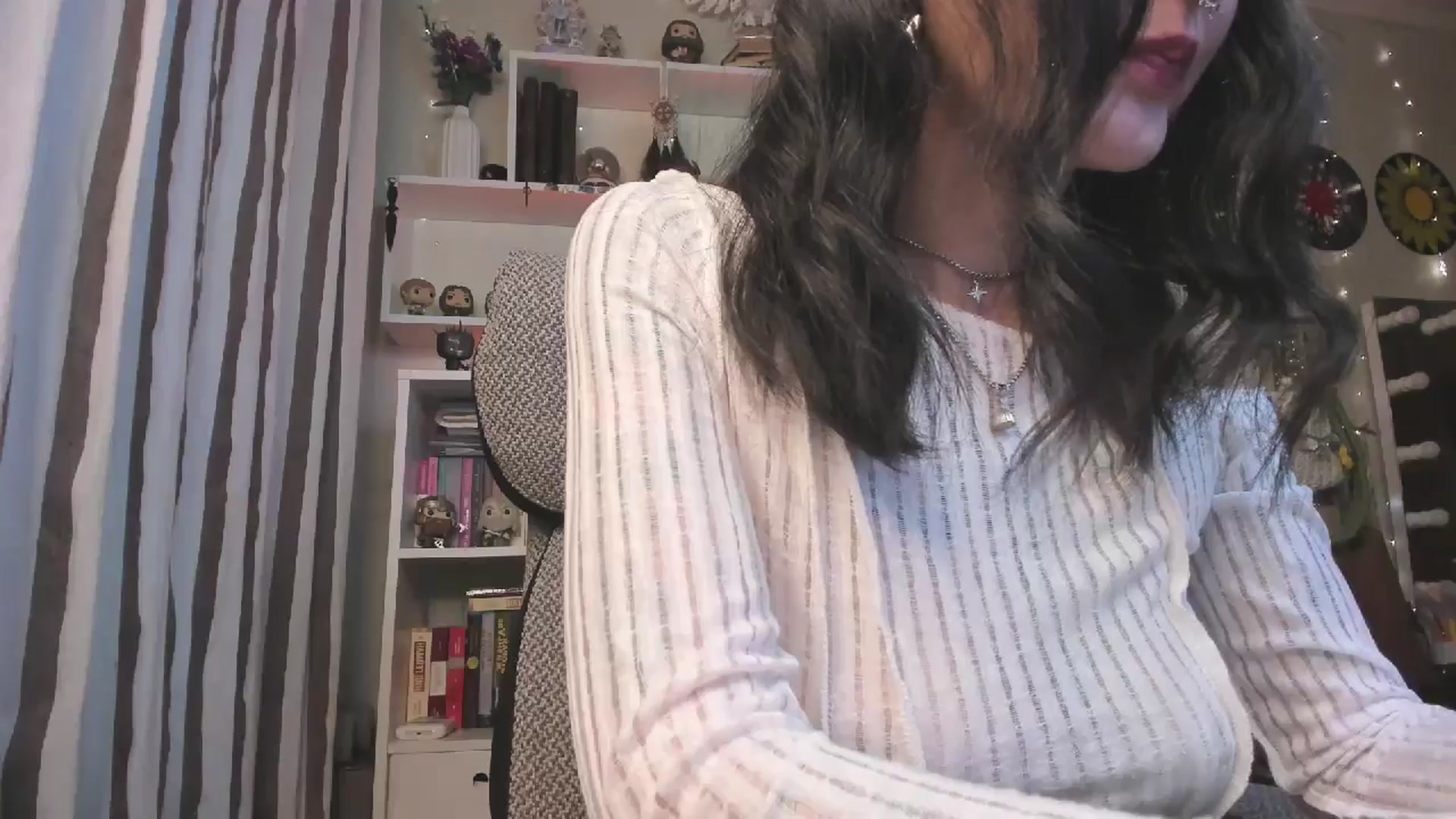 Gallery image thumbnail from KellyAsian's myfreecams stream on, 11/13/2025, 08:42 image 10 of 20